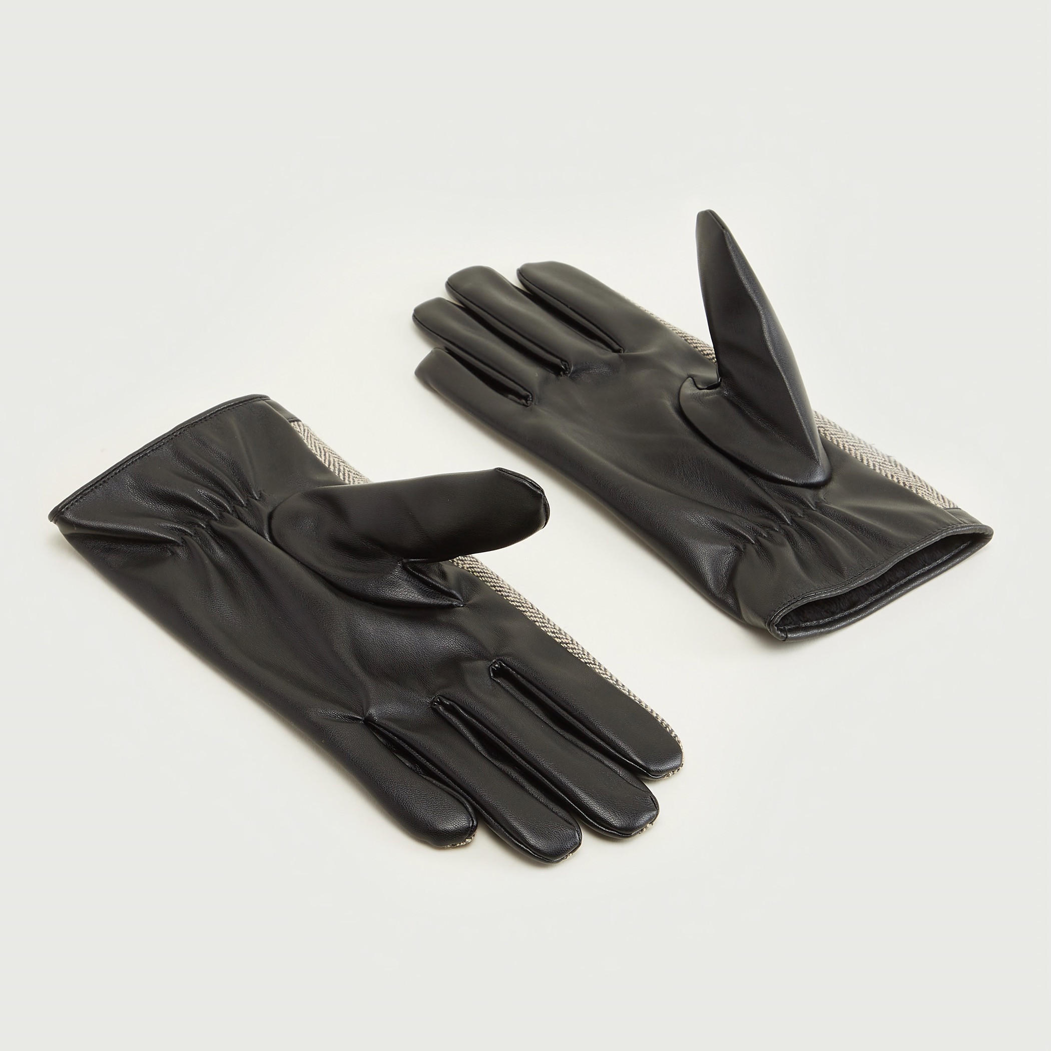 قفازات بارزة الملمس بتصميم متعرّج-men-scarvesandgloves-image-1