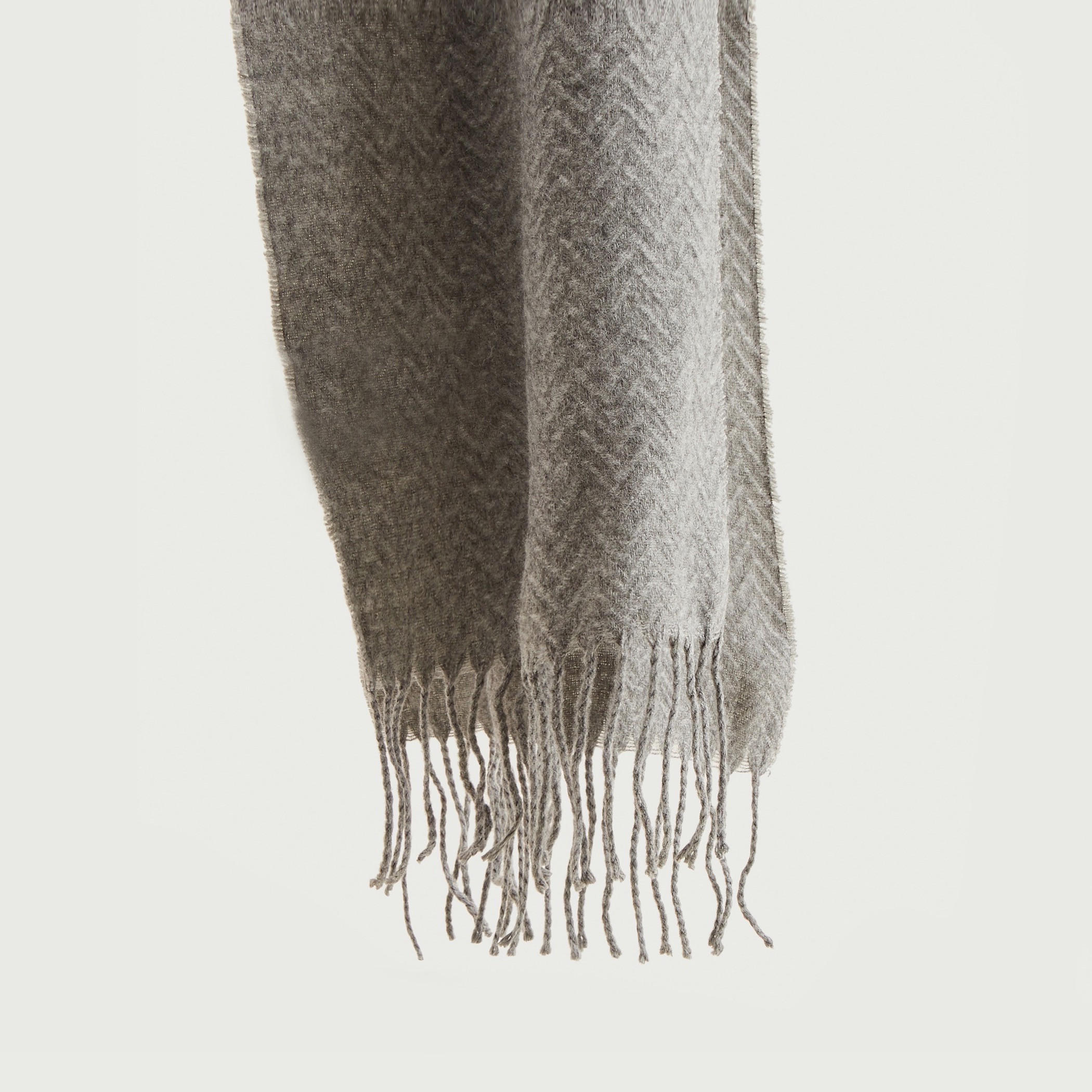 وشاح بارز الملمس بأطراف بشراشيب-men-scarvesandgloves-image-1