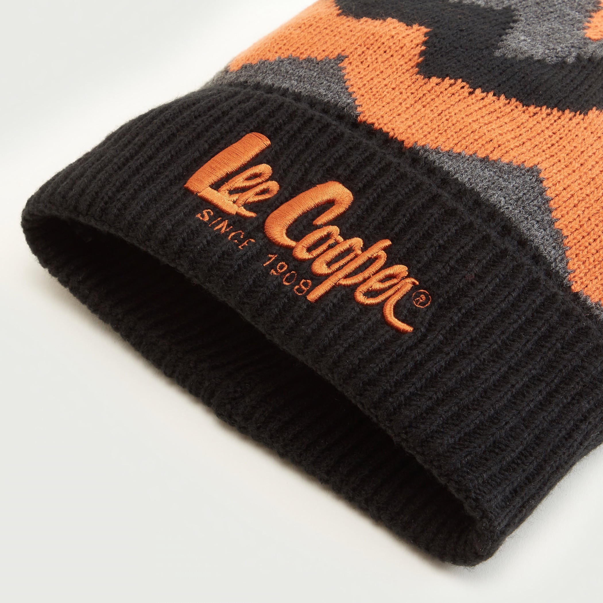 Lee Cooper Chevron Patterned Beanie with Embroidered Logo-men-caps-image-3