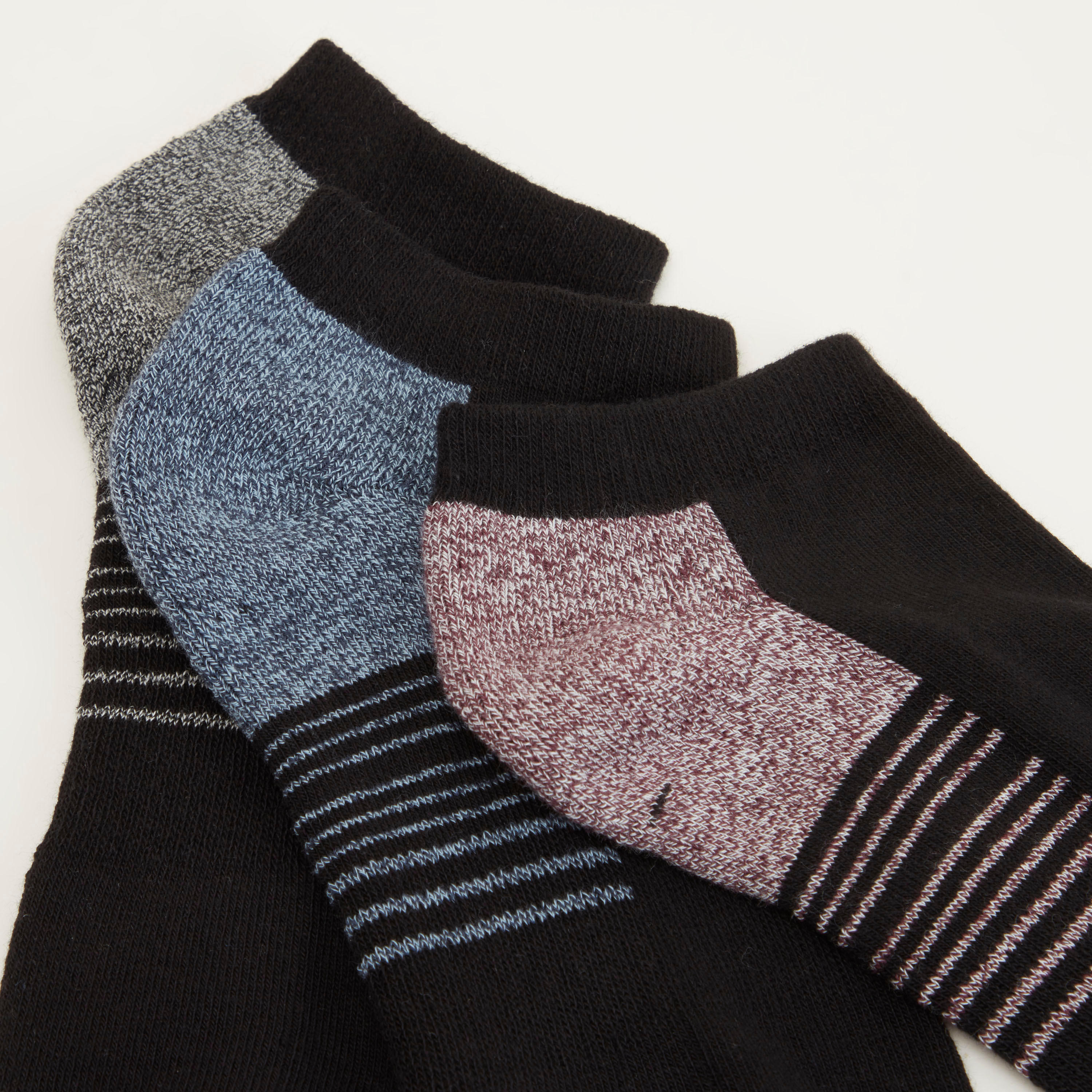 جوارب مخطّطة بطول الكاحل - طقم من 3 أزواج-men-socks-image-4