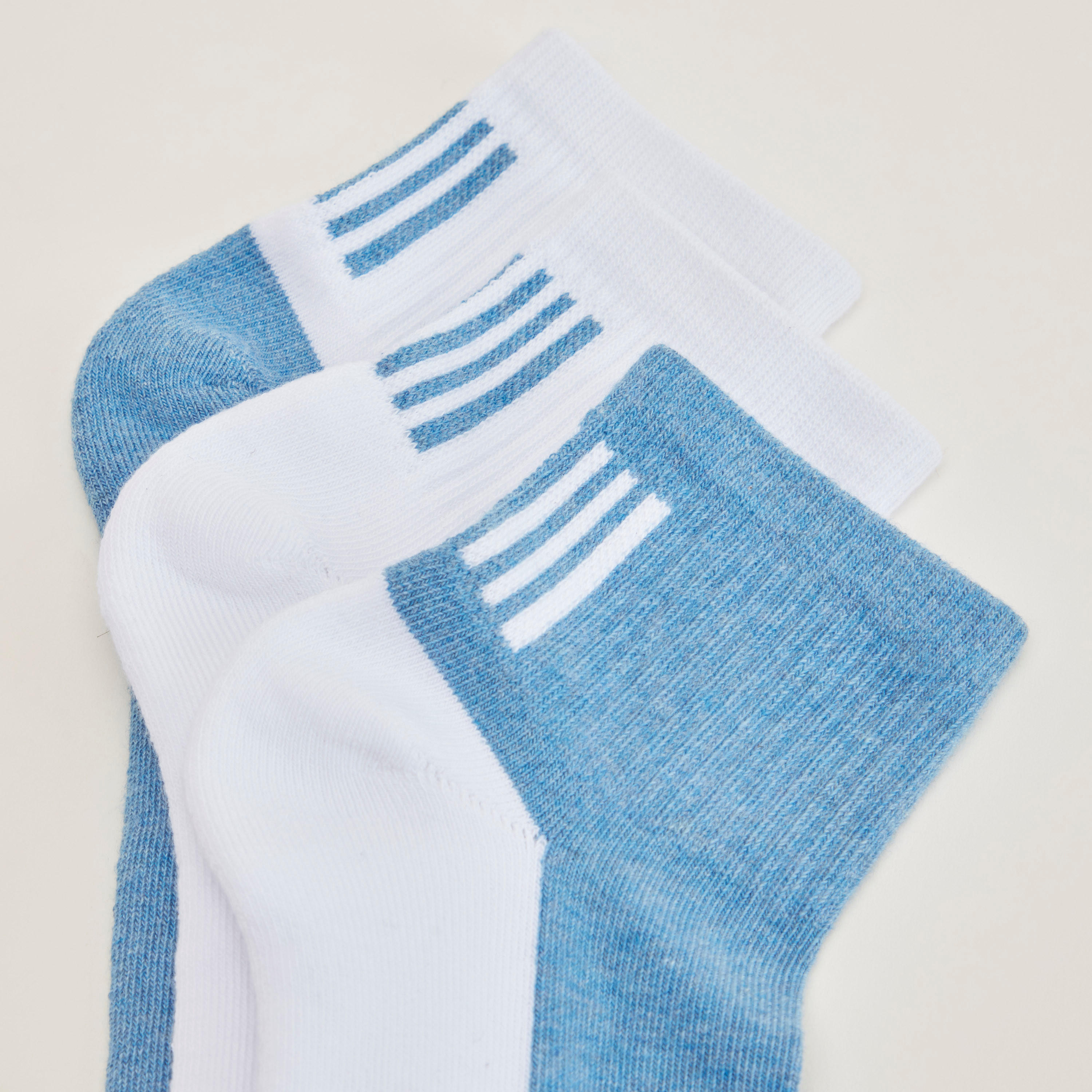 جوارب مخطّطة بطول الكاحل - طقم من 3 أزواج-men-socks-image-2