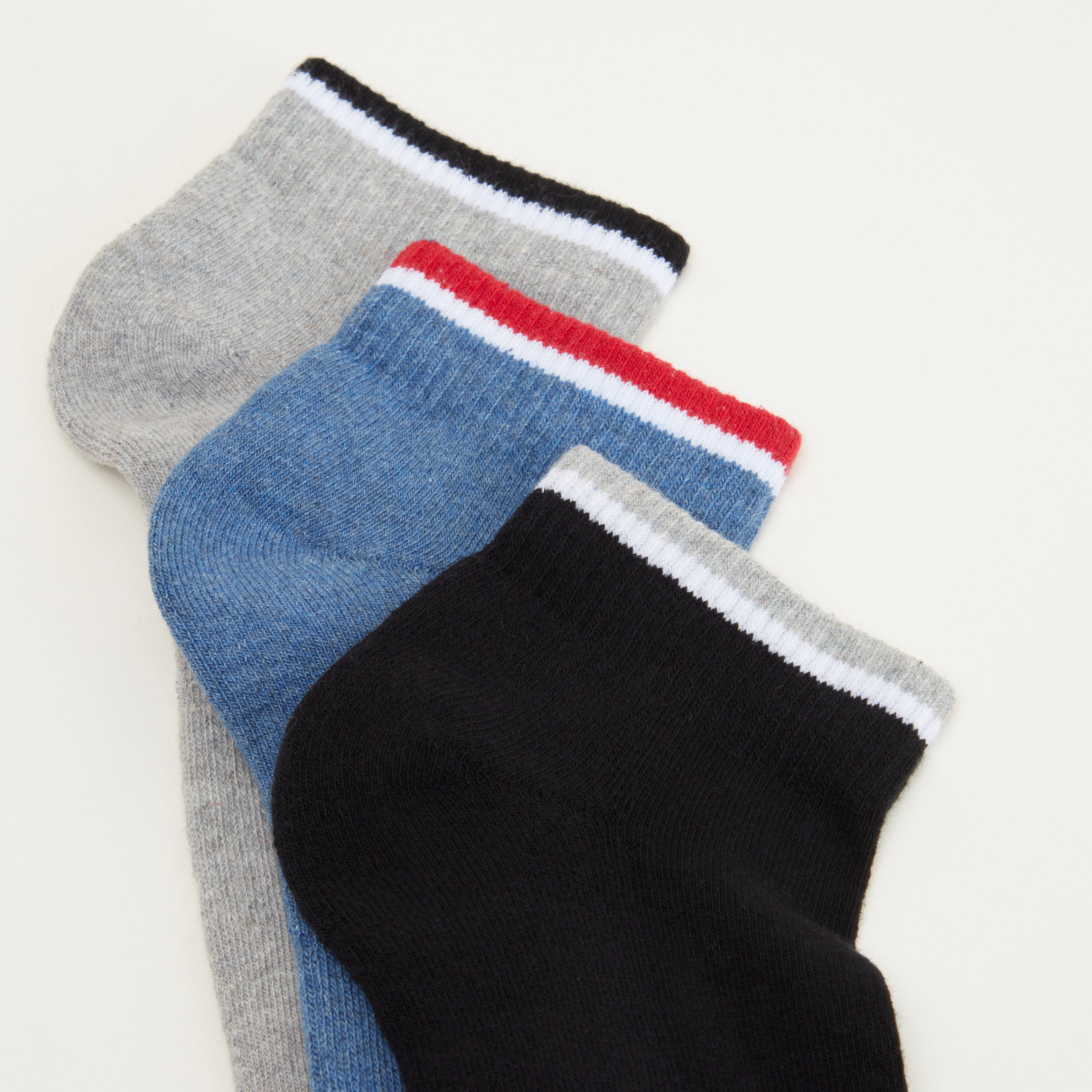 جوارب سادة بطول الكاحل - طقم من 3 أزواج-men-socks-image-2
