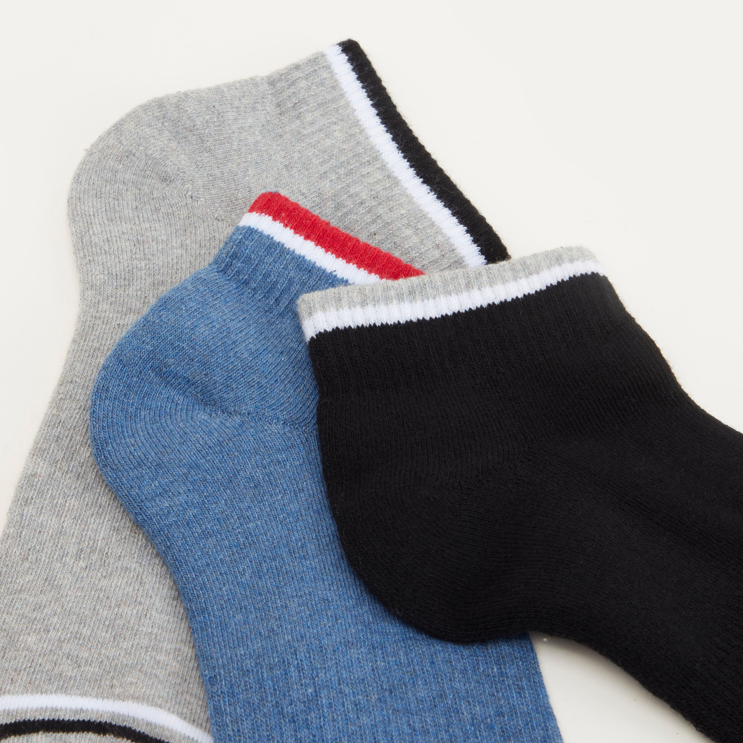 جوارب سادة بطول الكاحل - طقم من 3 أزواج-men-socks-image-1
