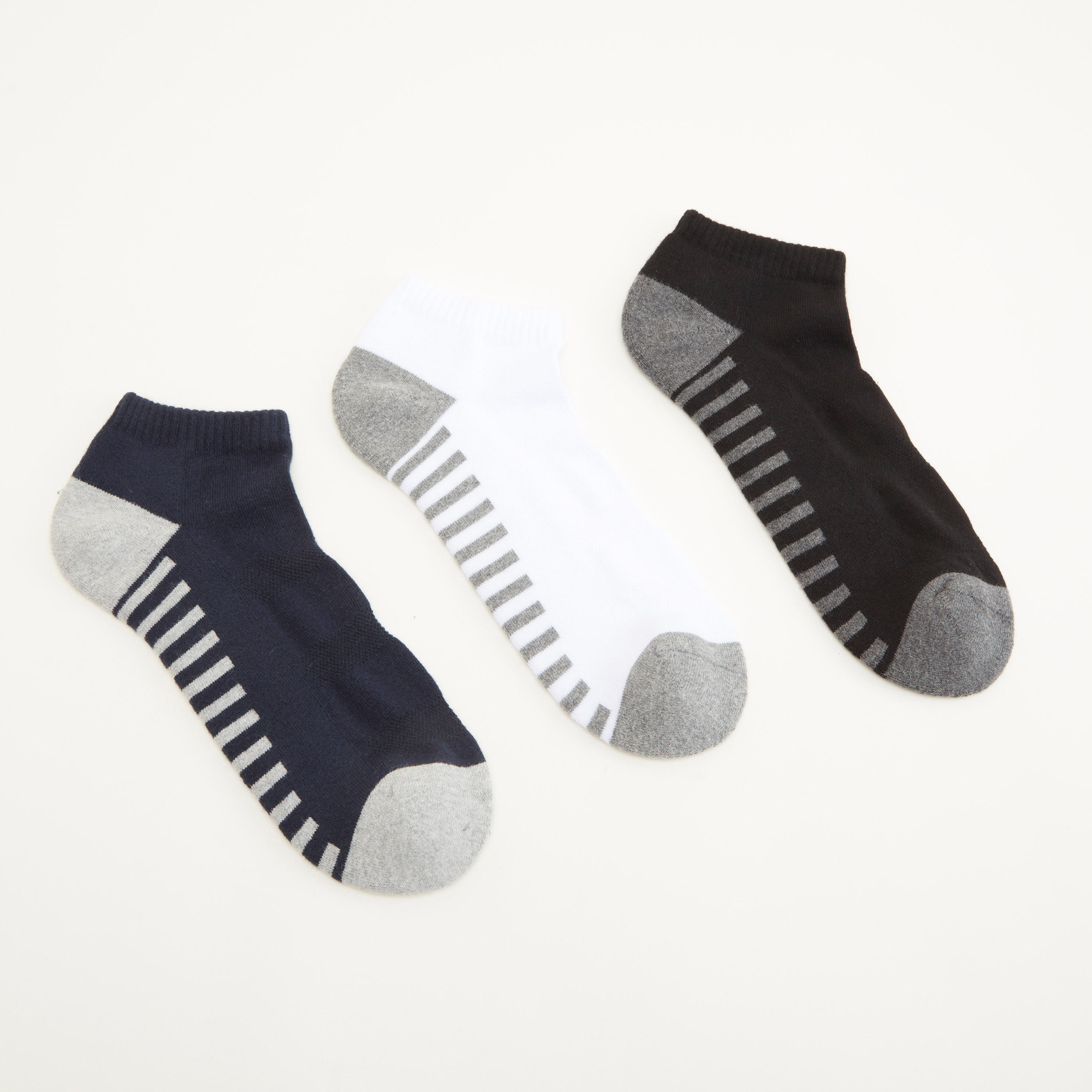جوارب مخطّطة بطول الكاحل - طقم من 3 أزواج-men-socks-image-1