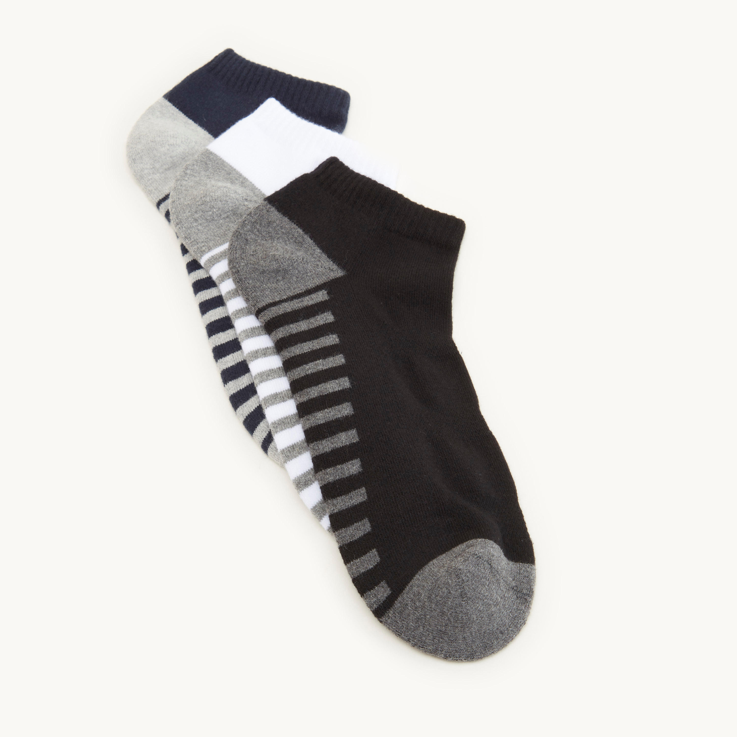 جوارب مخطّطة بطول الكاحل - طقم من 3 أزواج-men-socks-image-2