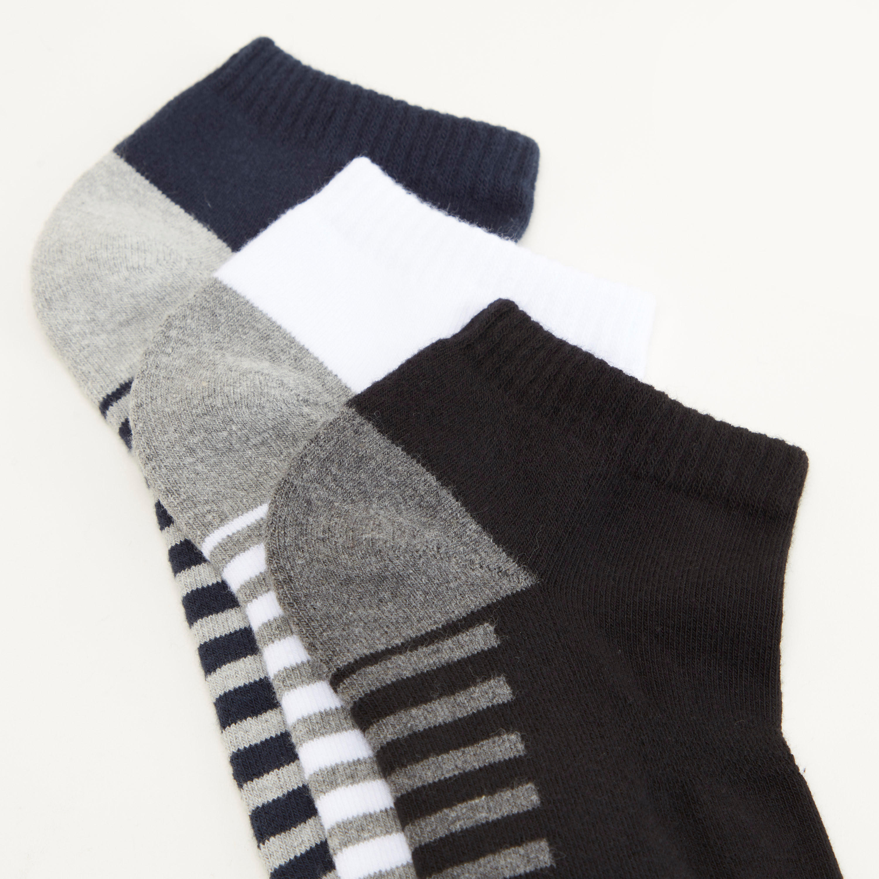 جوارب مخطّطة بطول الكاحل - طقم من 3 أزواج-men-socks-image-3