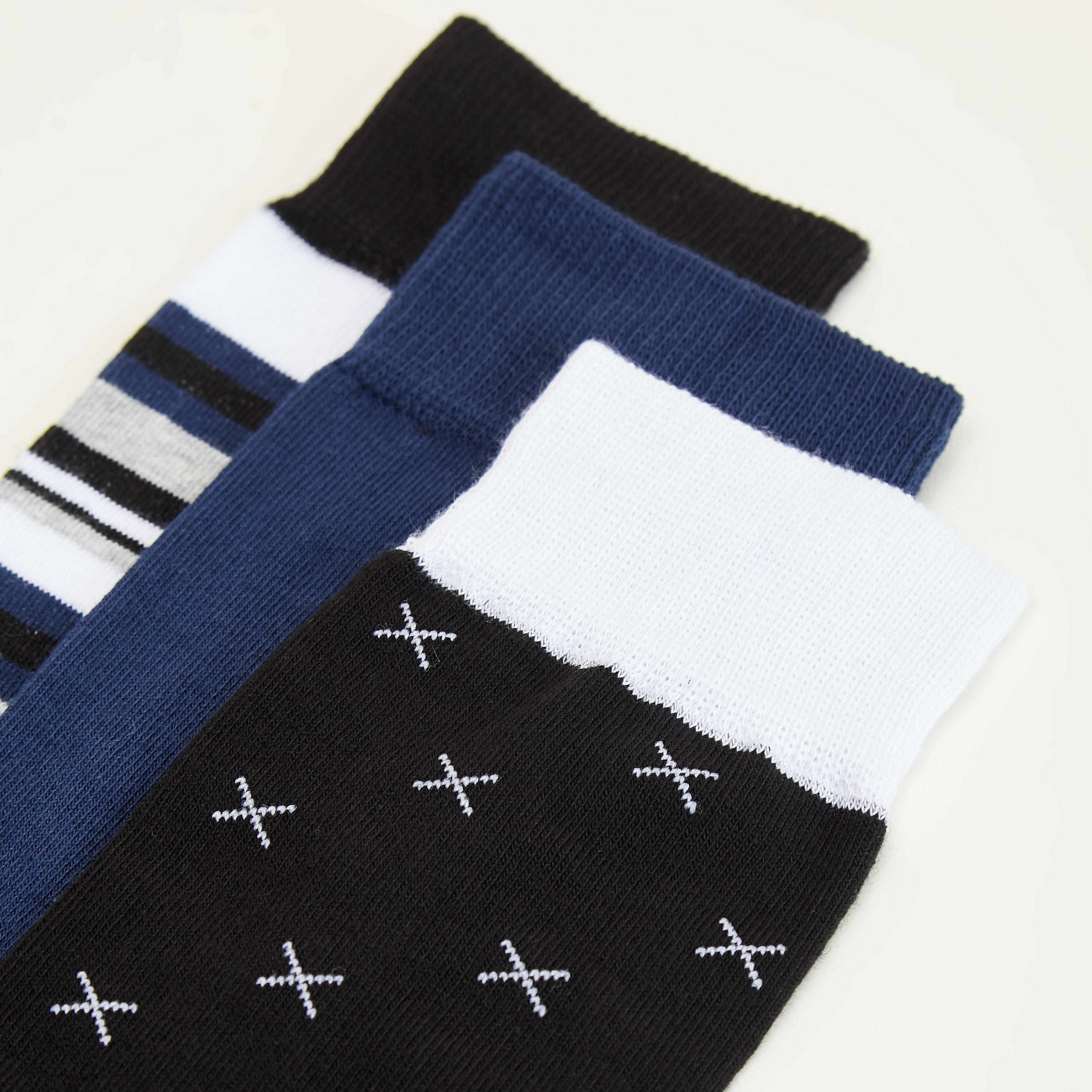 جوارب قطنيّة متنوعة - طقم من 3 أزواج-men-socks-image-2
