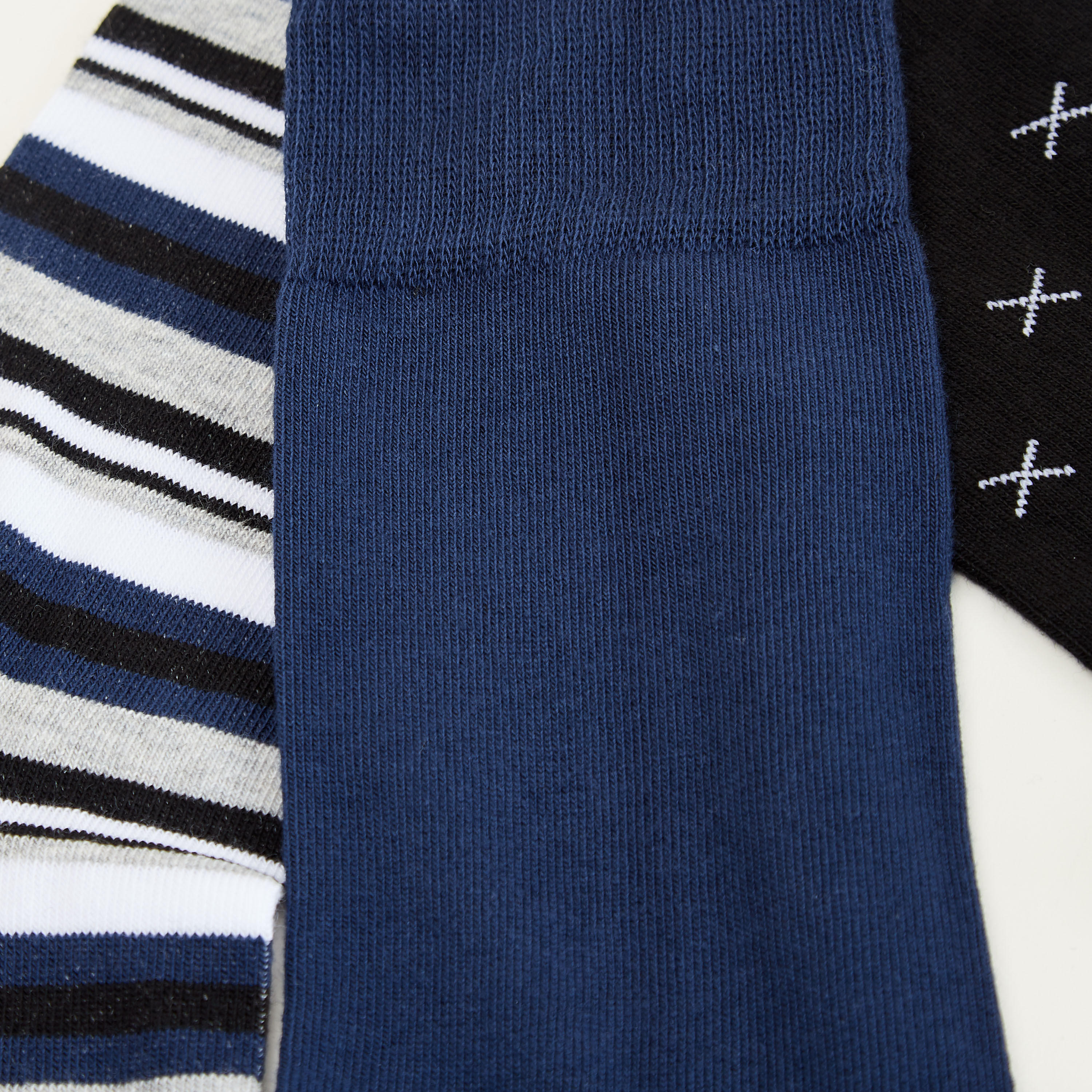 جوارب قطنيّة متنوعة - طقم من 3 أزواج-men-socks-image-1