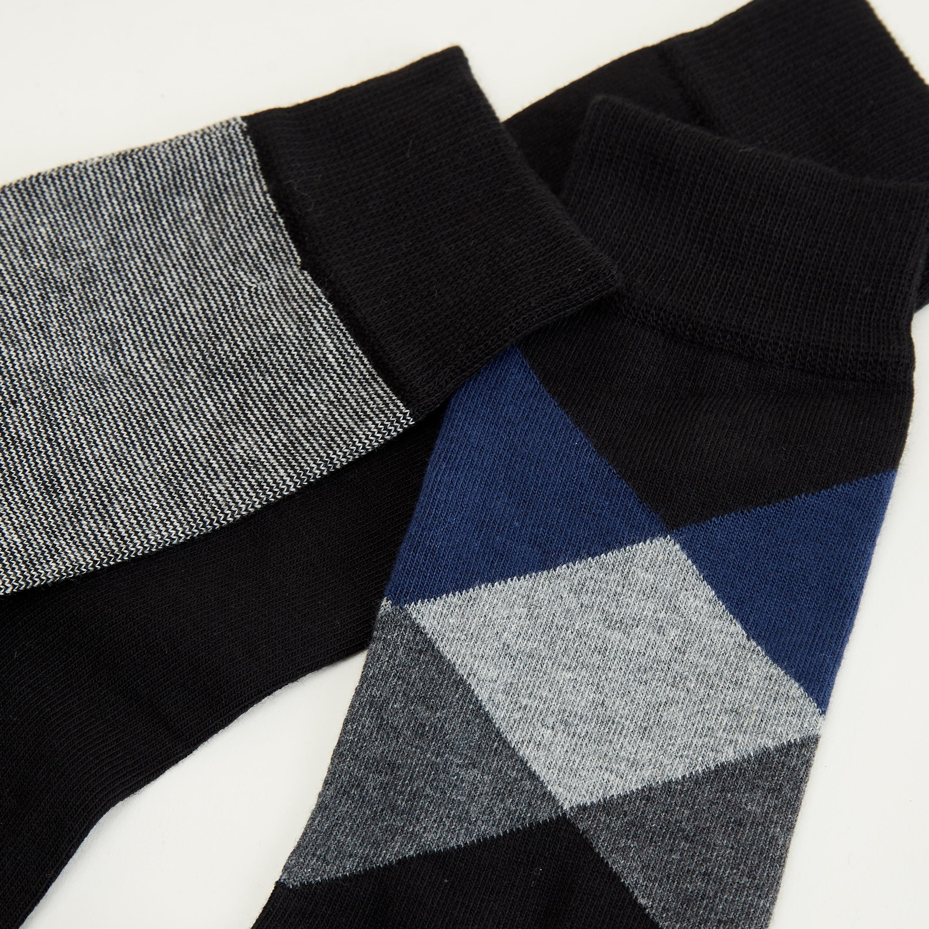 جوارب متنوّعة بطول ربلة السّاق - طقم من 3 أزواج-men-socks-image-4