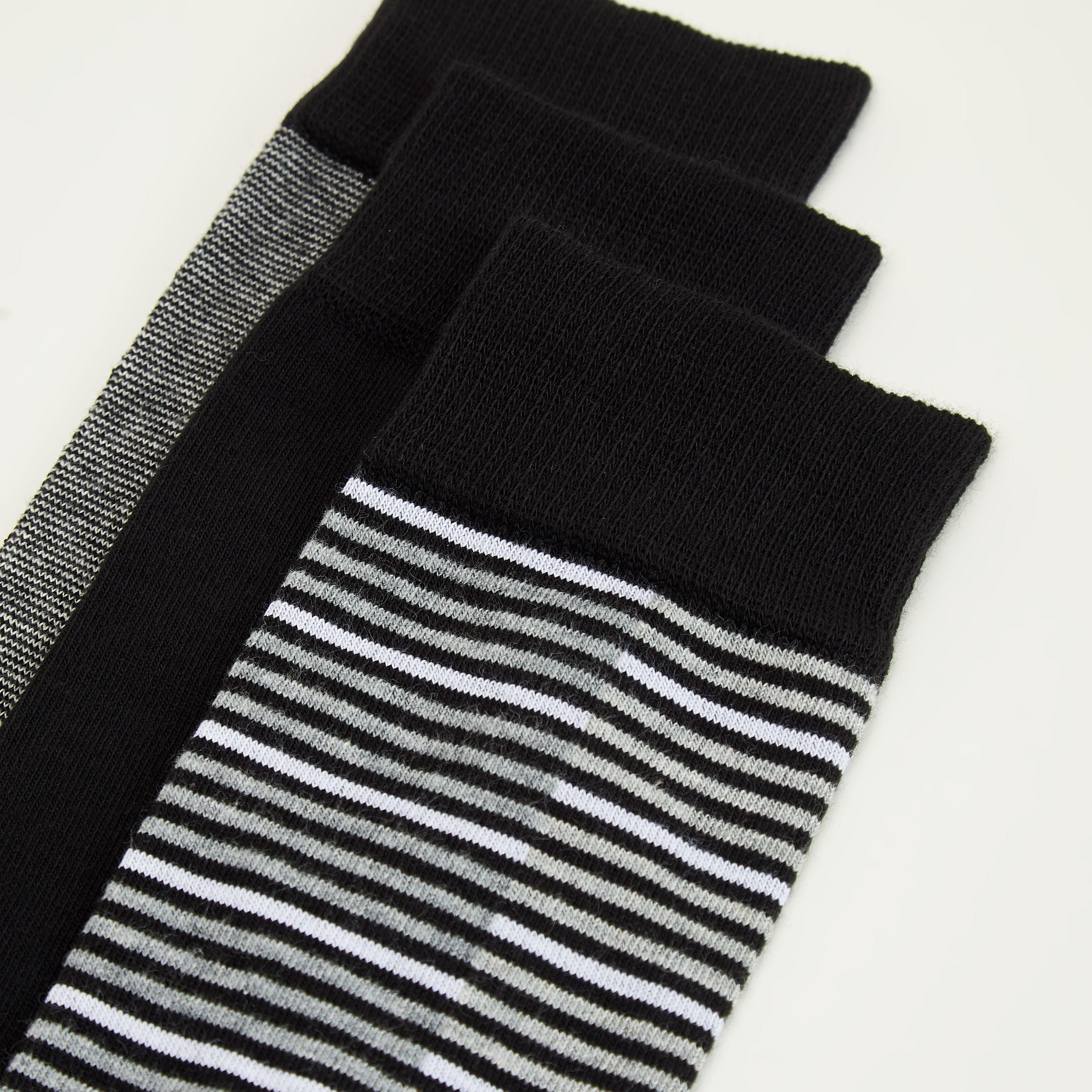 جوارب متنوّعة بحواف مضلّعة - طقم من 3 أزواج-men-socks-image-3