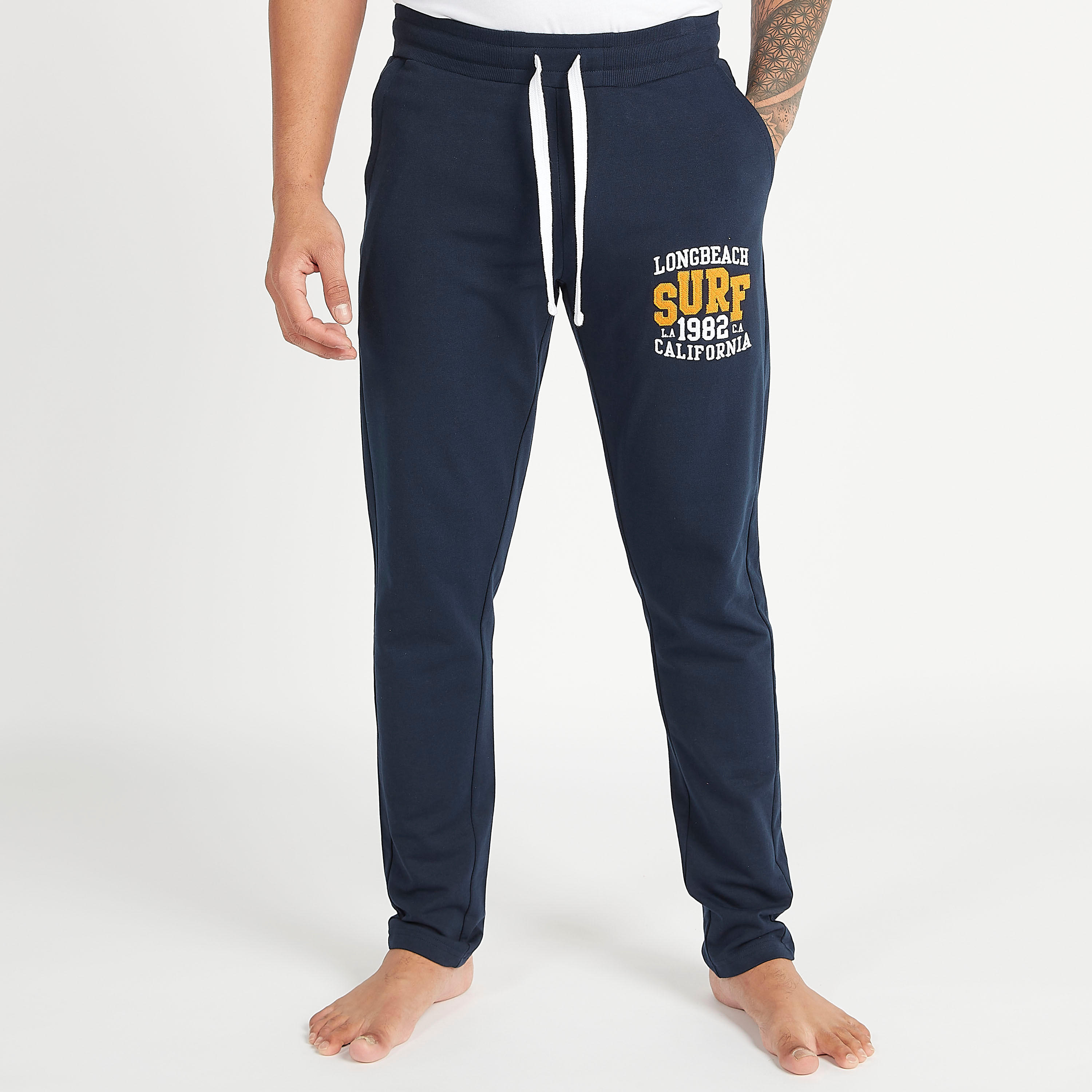 بيجاما مستدامة  مطرّزة برباط إغلاق وجيوب-men-clothing-nightwear-pyjamaandshorts-image-1
