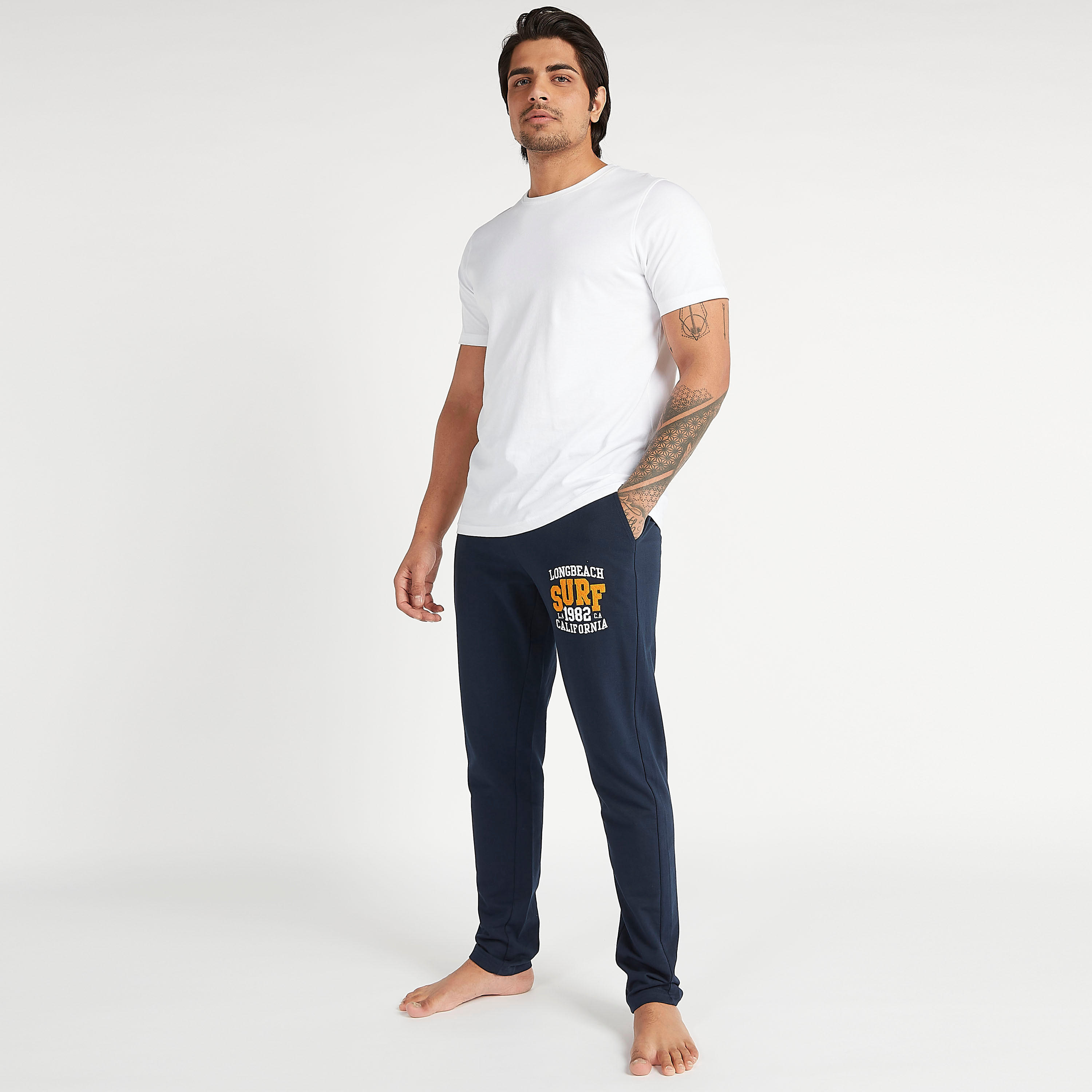 بيجاما مستدامة  مطرّزة برباط إغلاق وجيوب-men-clothing-nightwear-pyjamaandshorts-image-2