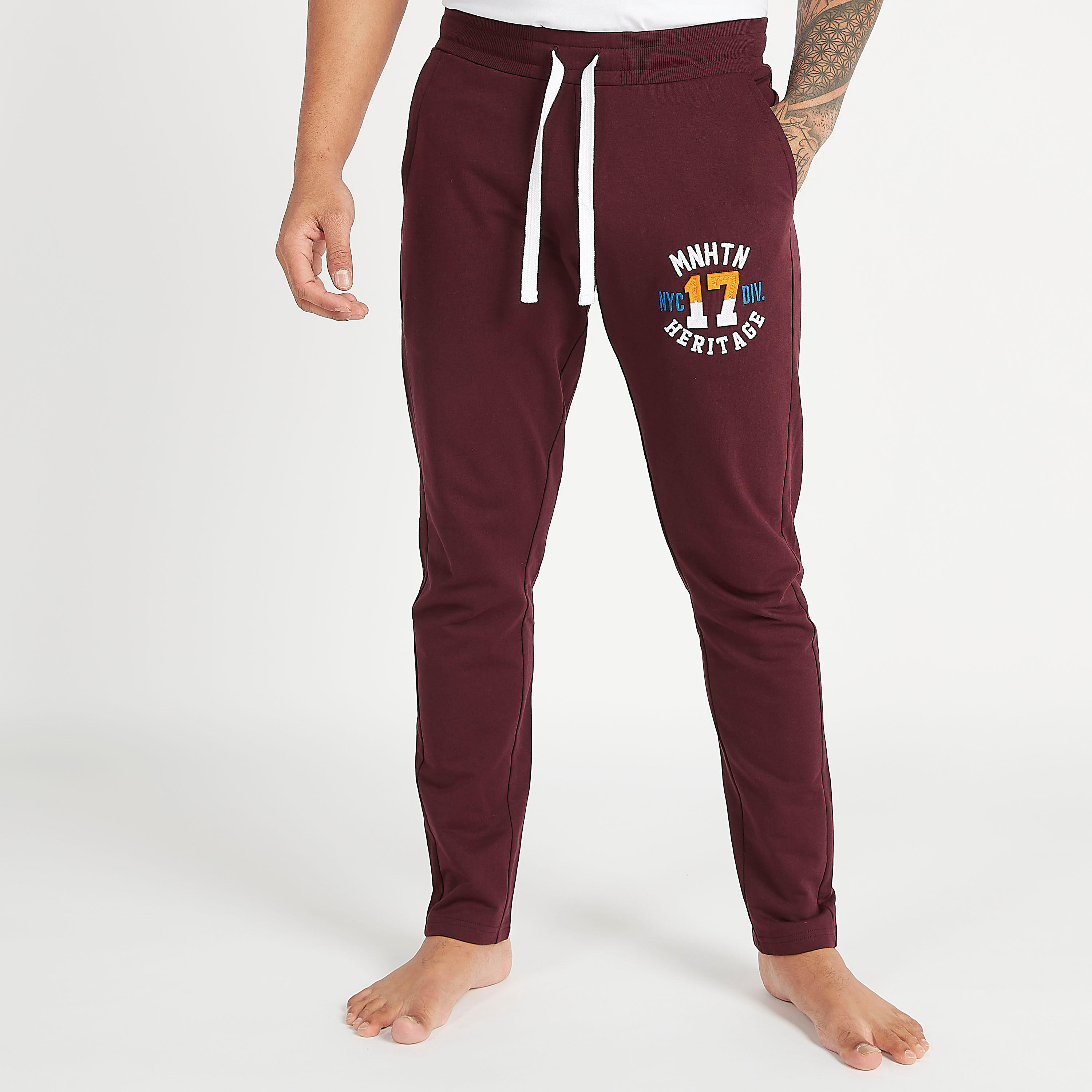بيجاما مستدامة مطرّزة برباط إغلاق وجيوب-men-clothing-nightwear-pyjamaandshorts-image-1