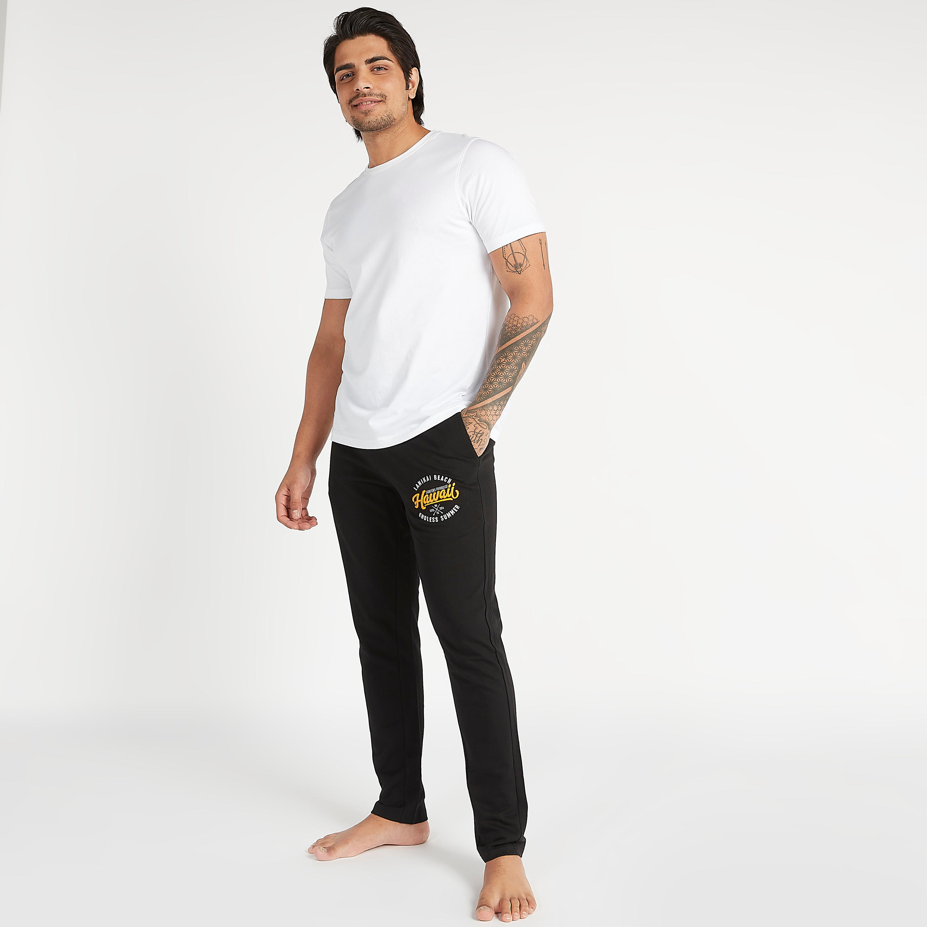 بنطلون بيجاما مستدام مطرّز برباط إغلاق-men-clothing-nightwear-pyjamaandshorts-image-2