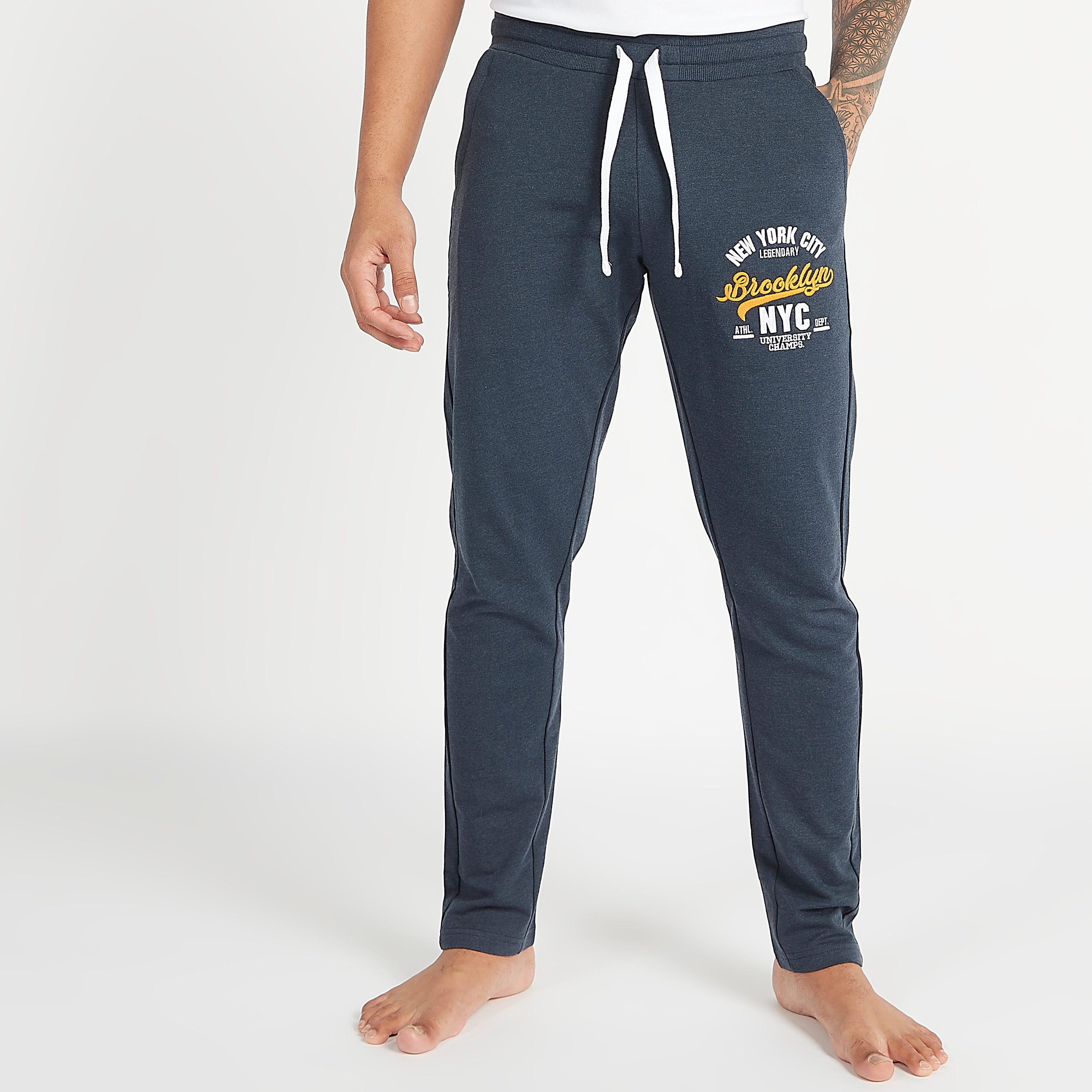 بنطلون مستدام مطرّز برباط إغلاق-men-clothing-nightwear-pyjamaandshorts-image-1