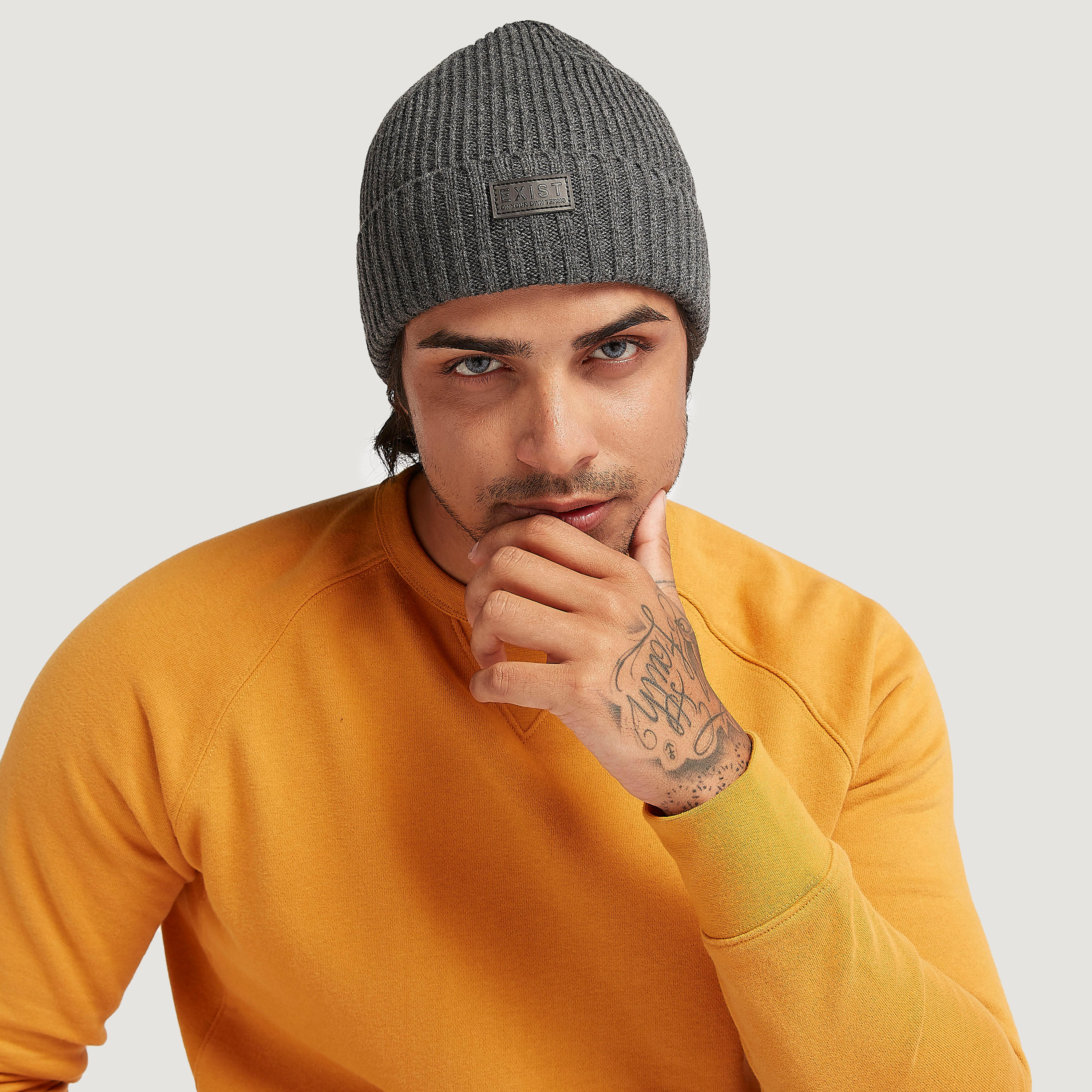 قبعة بيني بتفاصيل مزخرفة بارزة الملمس بأطراف مطّاطيّة-men-caps-image-2