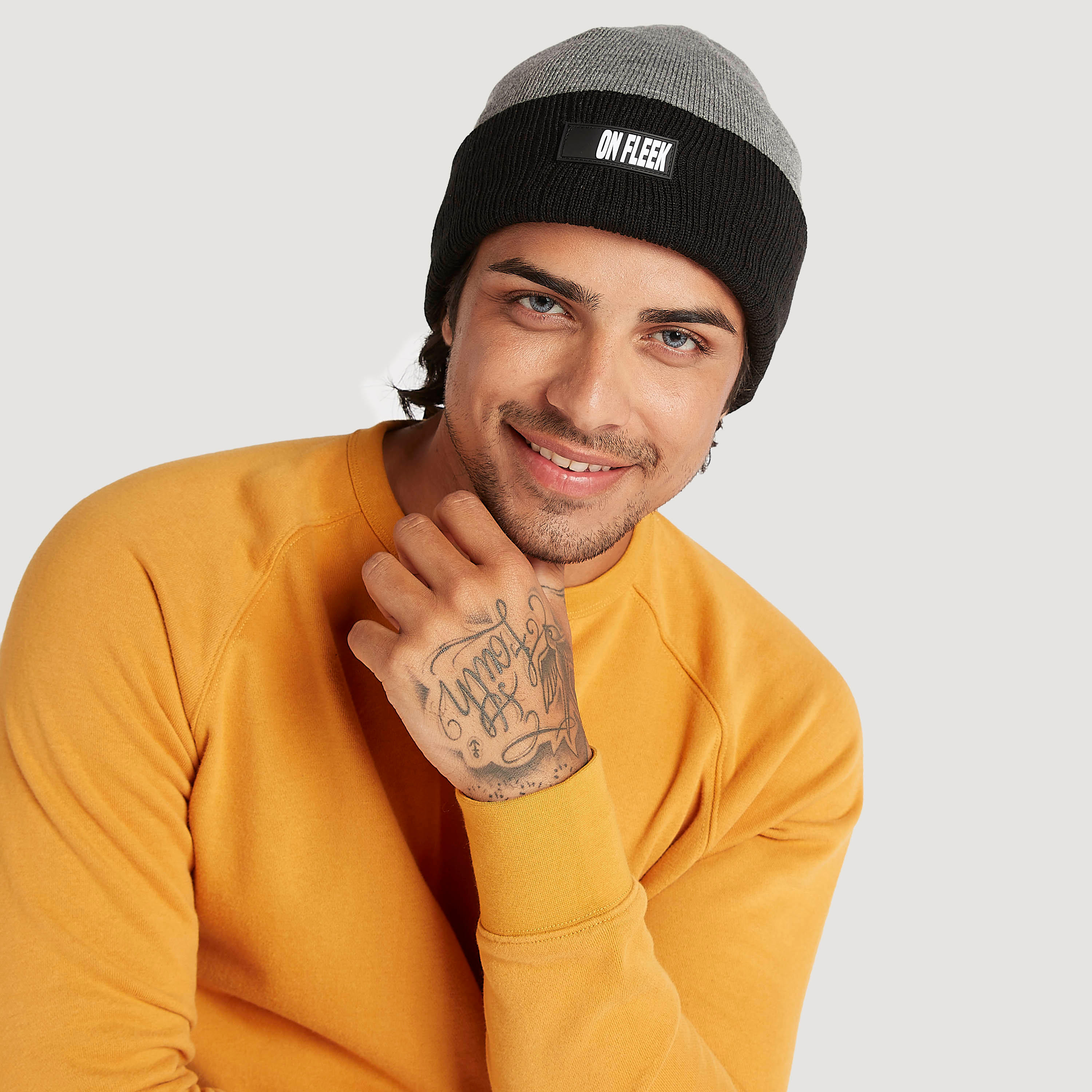 قبّعة بيني بارزة الملمس بأطراف مطّاطيّة وتفاصيل مزخرفة-men-caps-image-2