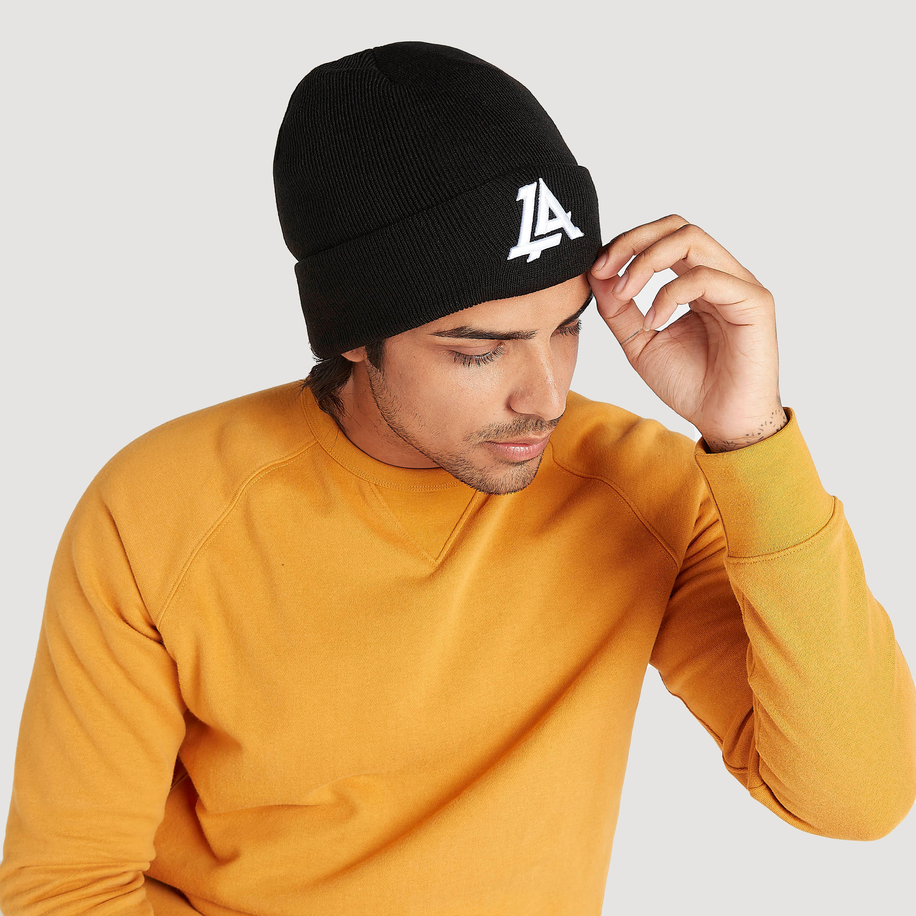 قبعة بيني مطرّزة مطرزة بأطراف مطّاطيّة-men-caps-image-4