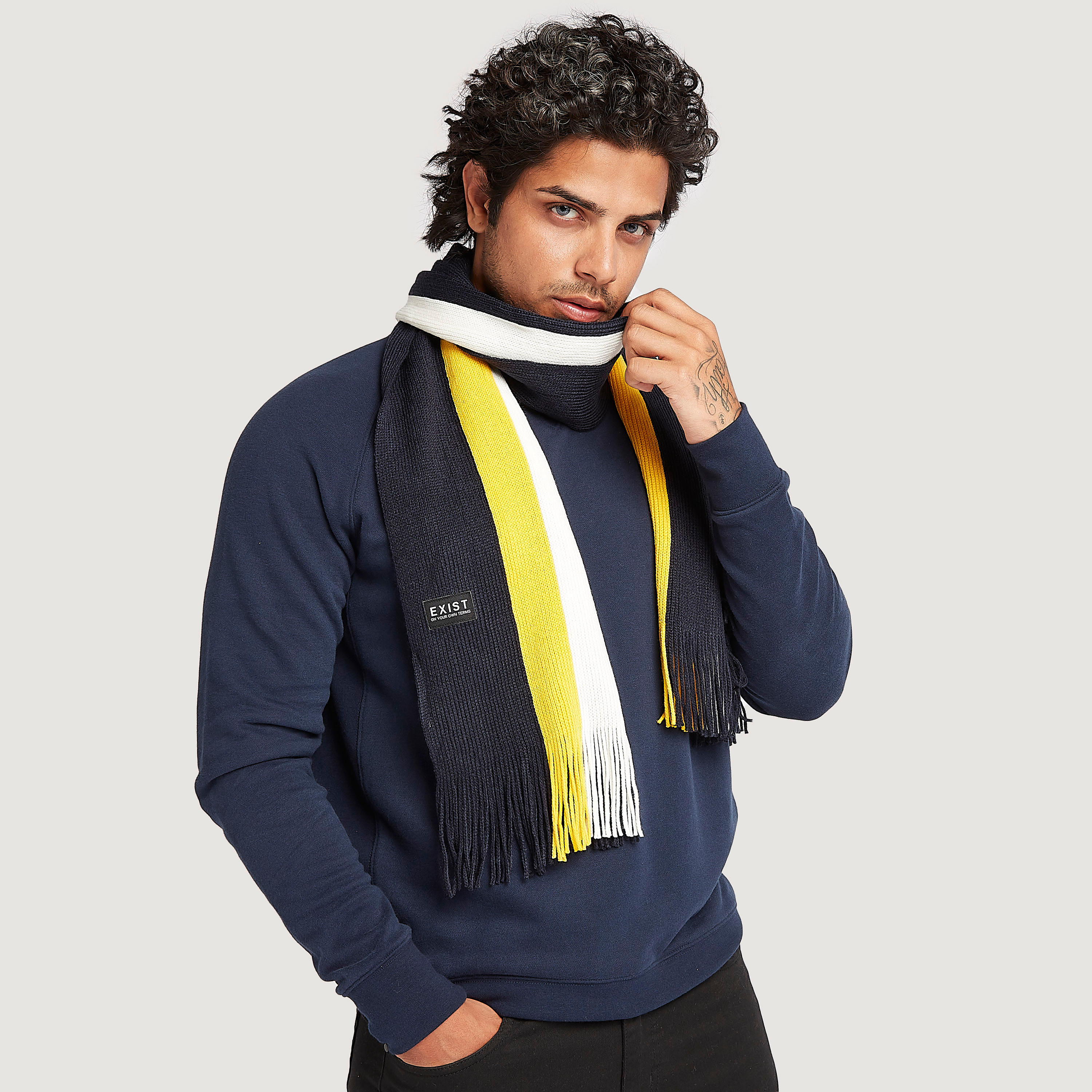 وشاح مخطط بارز الملمس بشراشيب وتفاصيل مزخرفة-men-scarvesandgloves-image-2