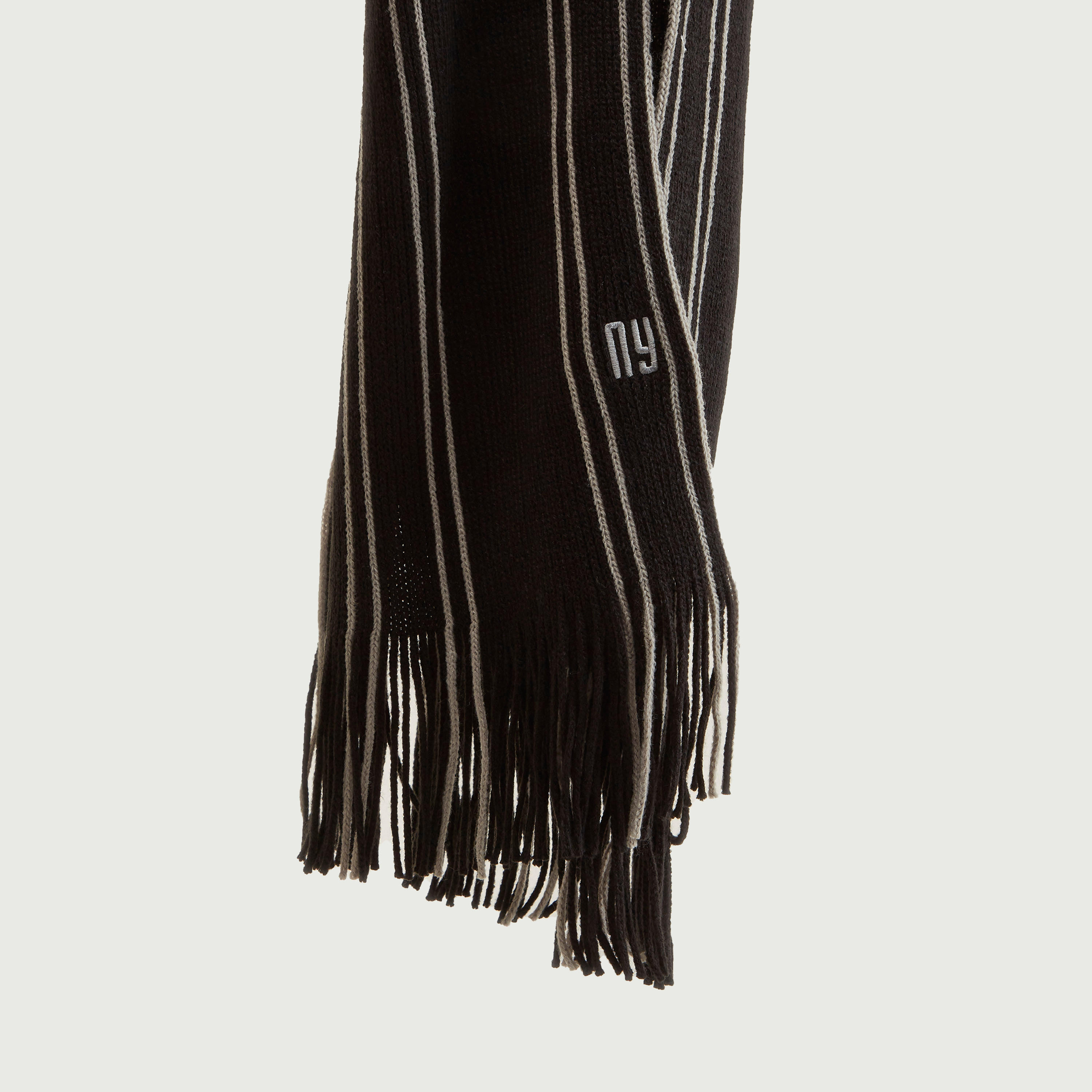 وشاح مخطّط بشراشيب-men-scarvesandgloves-image-1