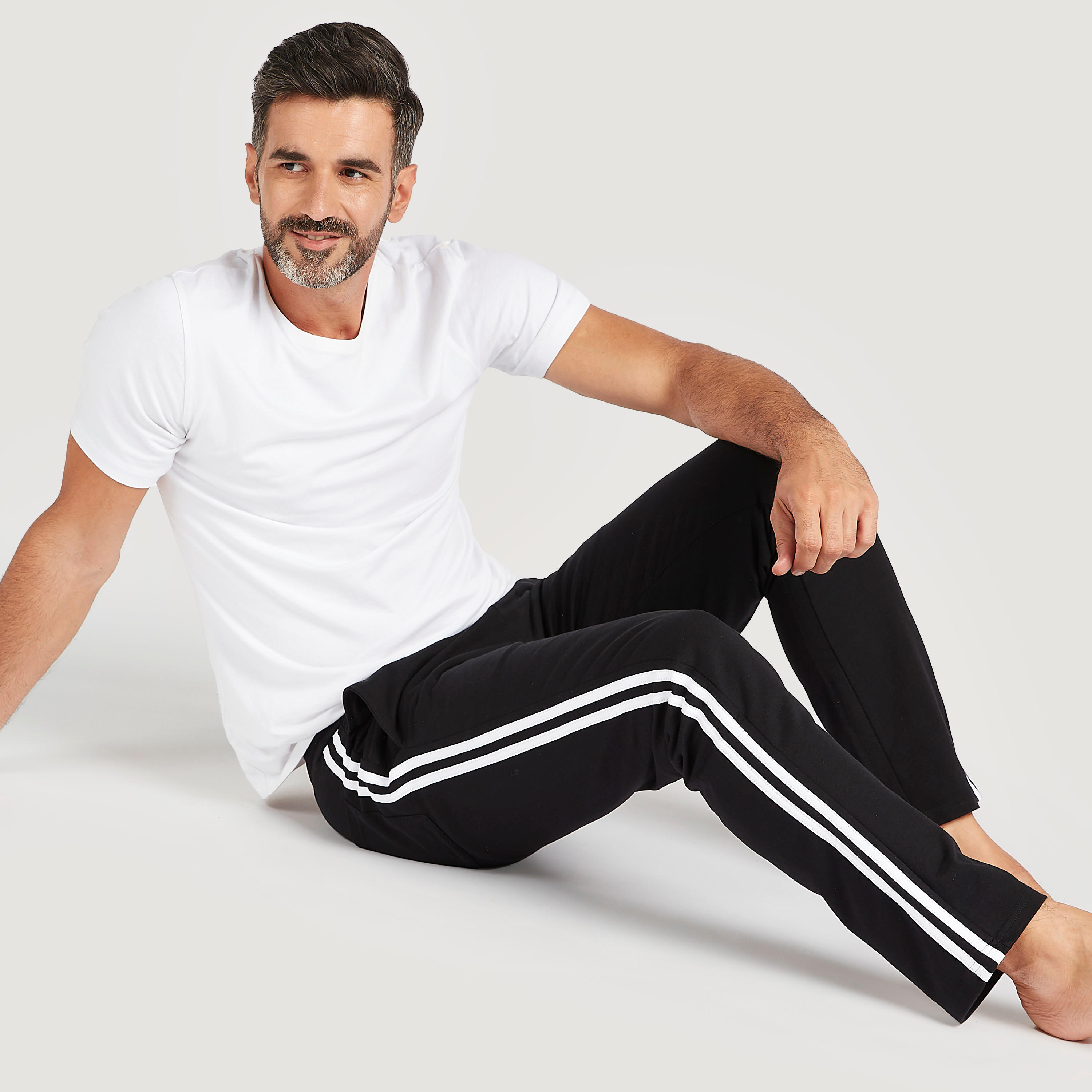 بنطلون بيجاما مخطط برباط خصر مطاطي وجيوب-men-clothing-nightwear-pyjamaandshorts-image-2