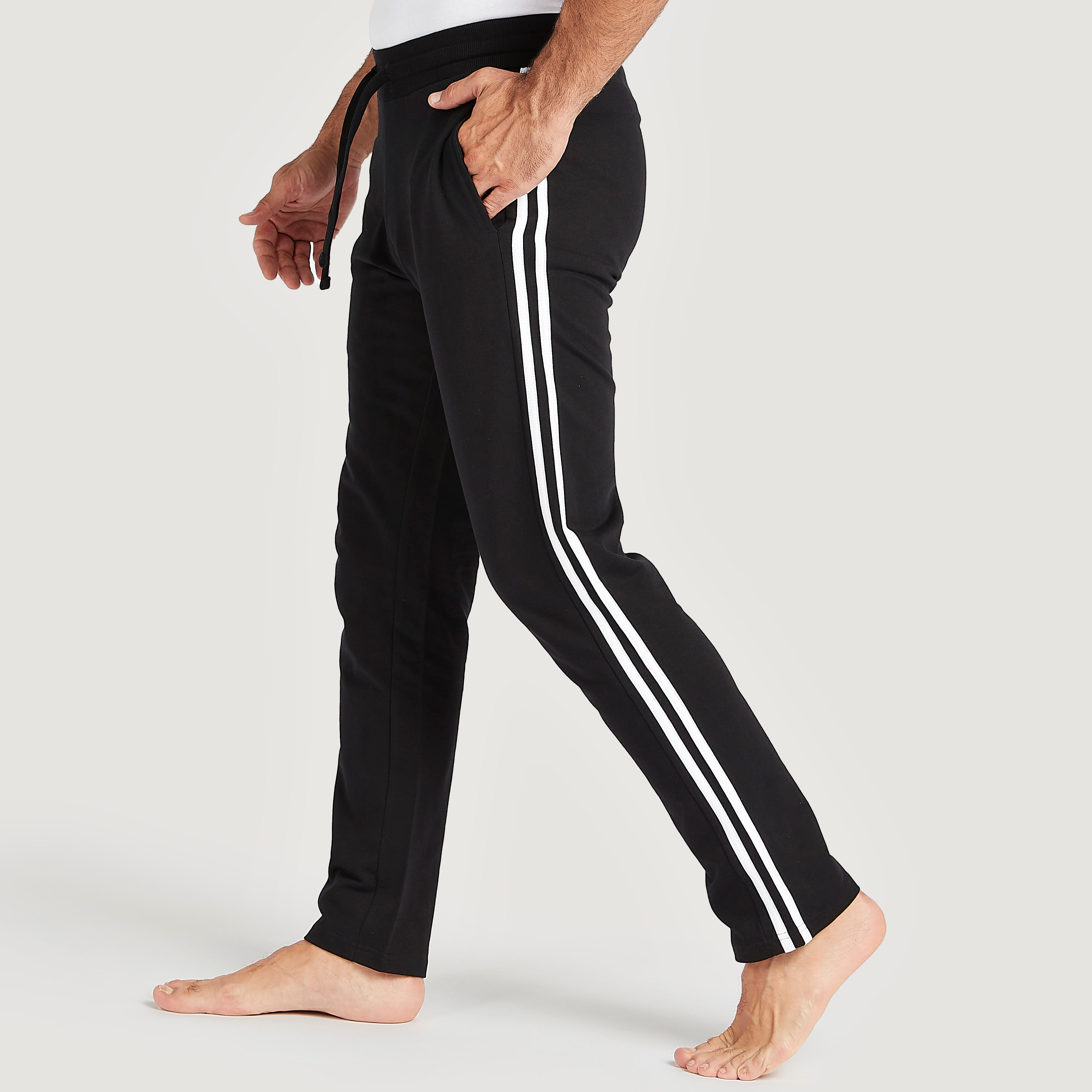 بنطلون بيجاما مخطط برباط خصر مطاطي وجيوب-men-clothing-nightwear-pyjamaandshorts-image-1