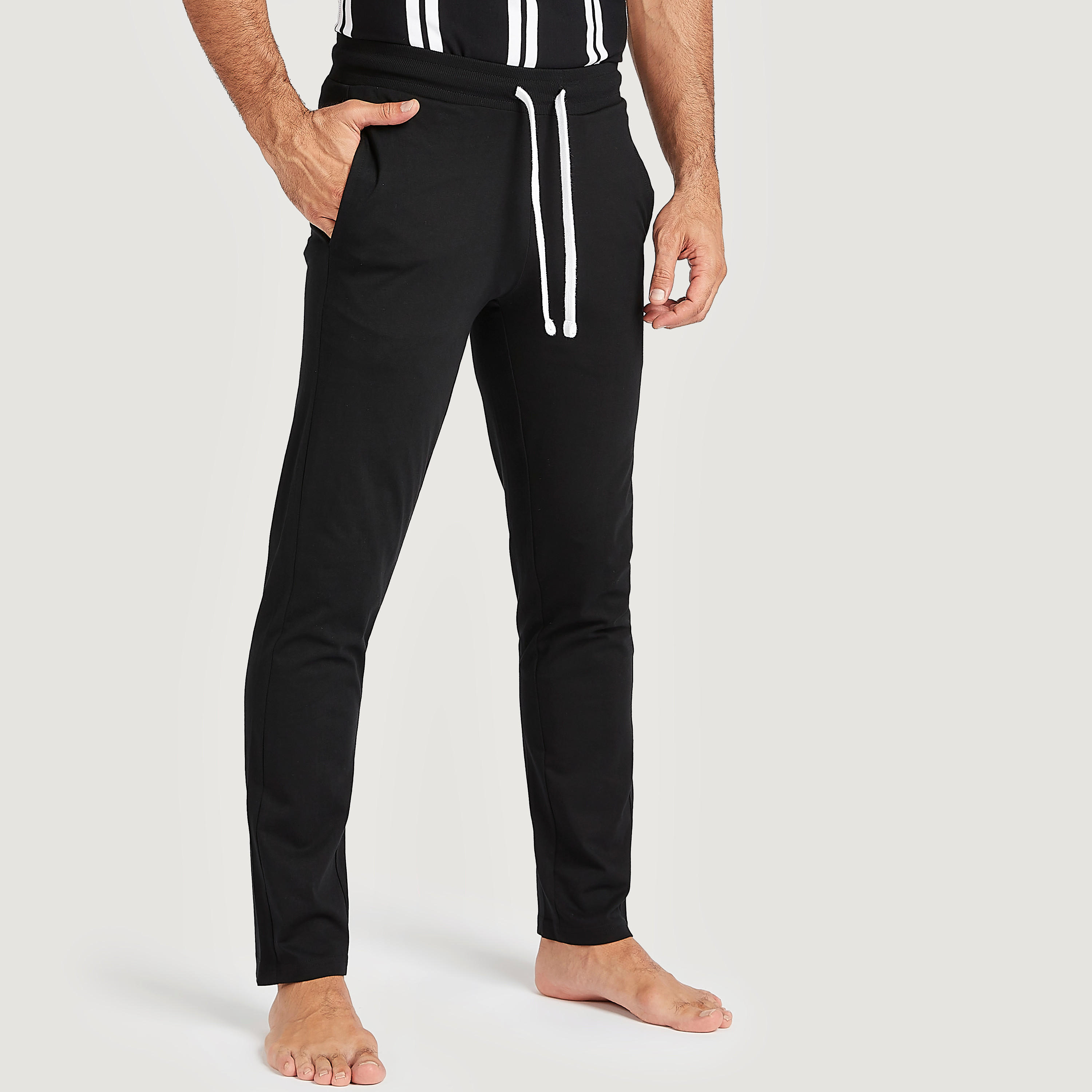 طقم بنطلون بيجاما سادة وتيشيرت مخطط بأكمام قصيرة-men-clothing-nightwear-sets-image-3