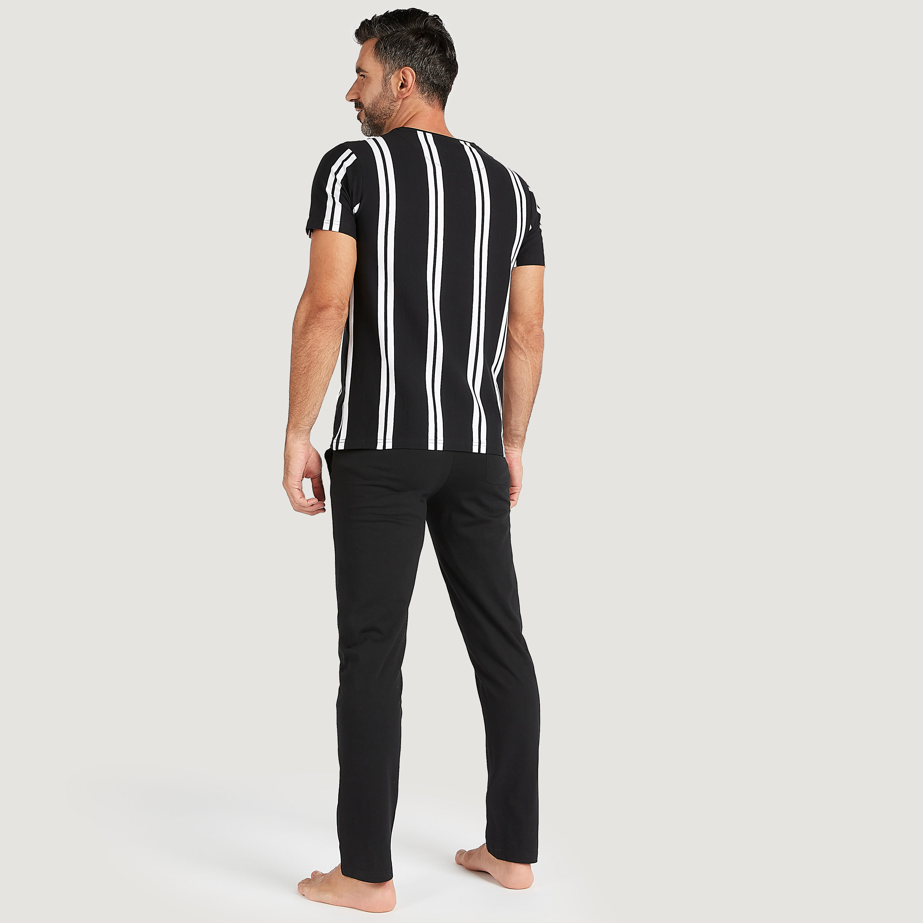 طقم بنطلون بيجاما سادة وتيشيرت مخطط بأكمام قصيرة-men-clothing-nightwear-sets-image-1