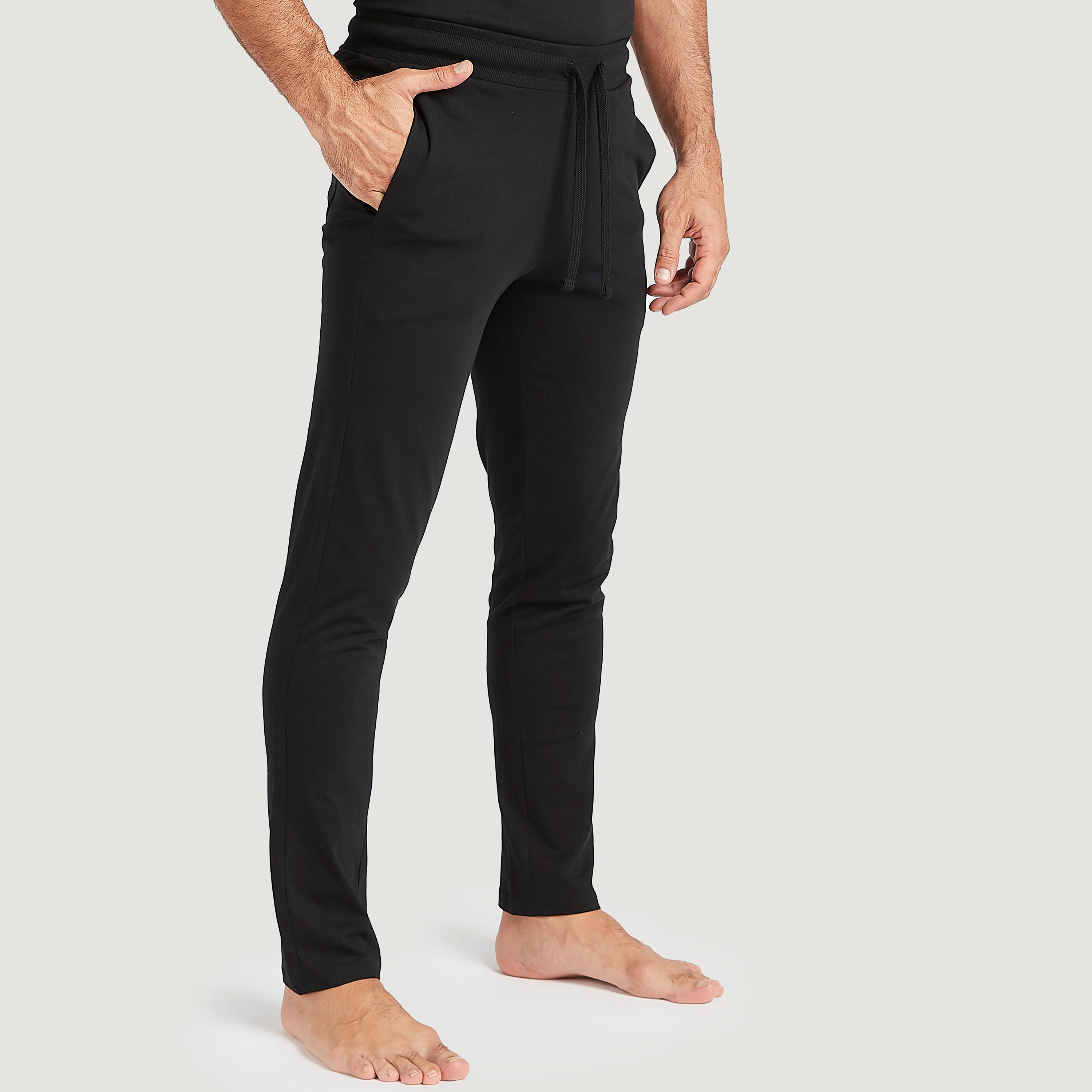 طقم بنطلون بيجاما وتيشيرت بأكمام مغايرة وطبعات-men-clothing-nightwear-sets-image-1