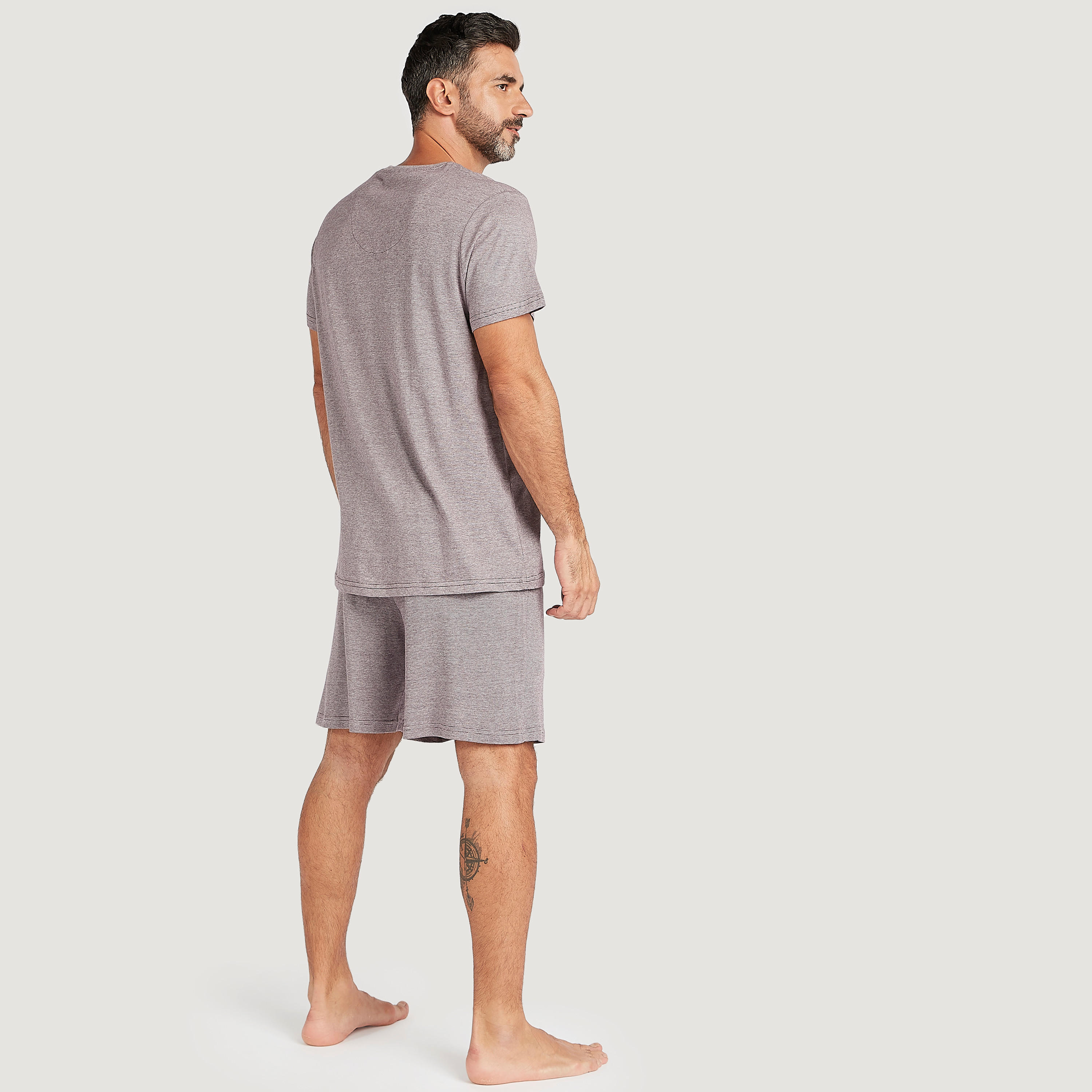 طقم شورت برباط إغلاق وتيشيرت سادة بياقة V-men-clothing-nightwear-sets-image-3