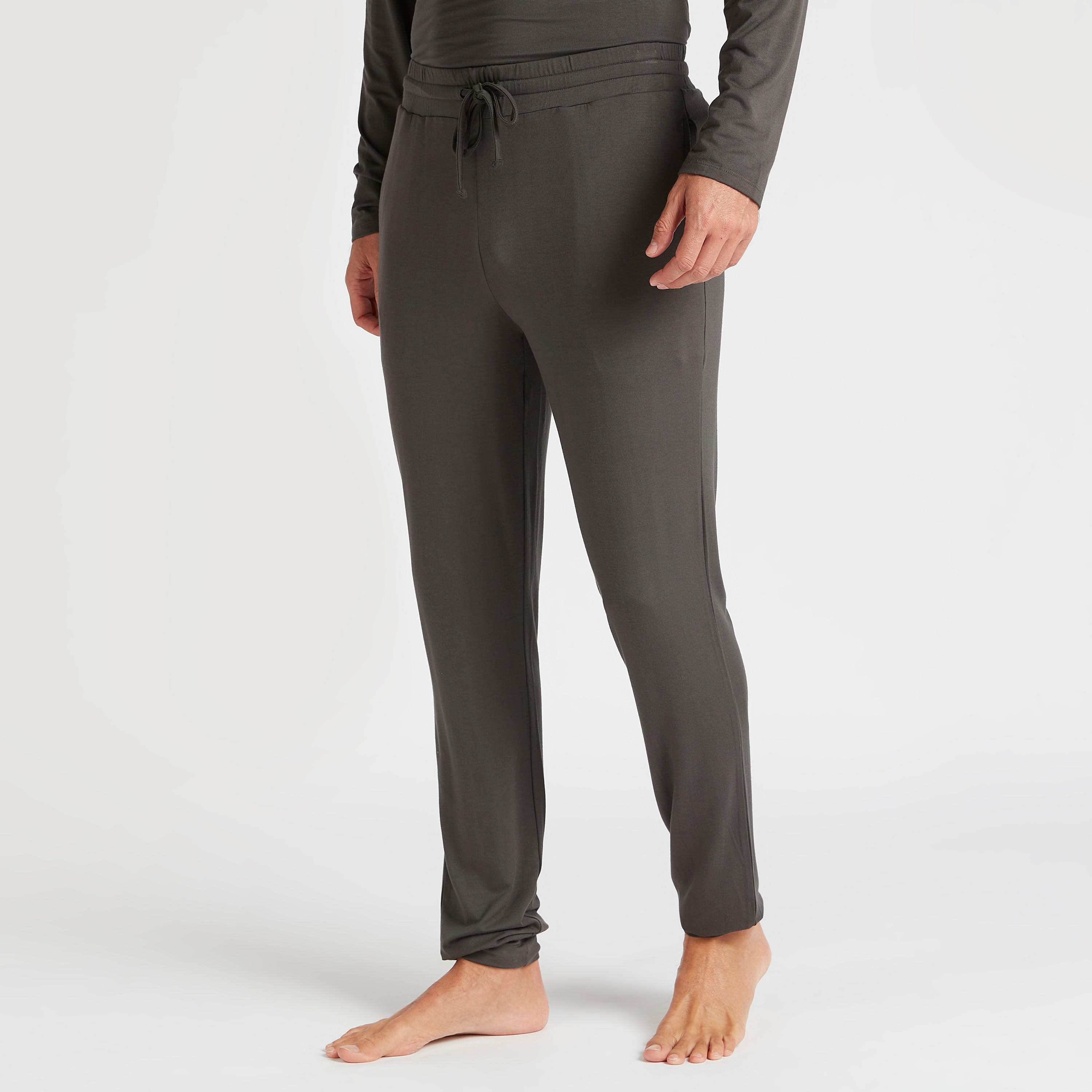 طقم بنطلون رياضي وتيشيرت سادة بياقة هينلي وأكمام طويلة-men-clothing-nightwear-sets-image-5