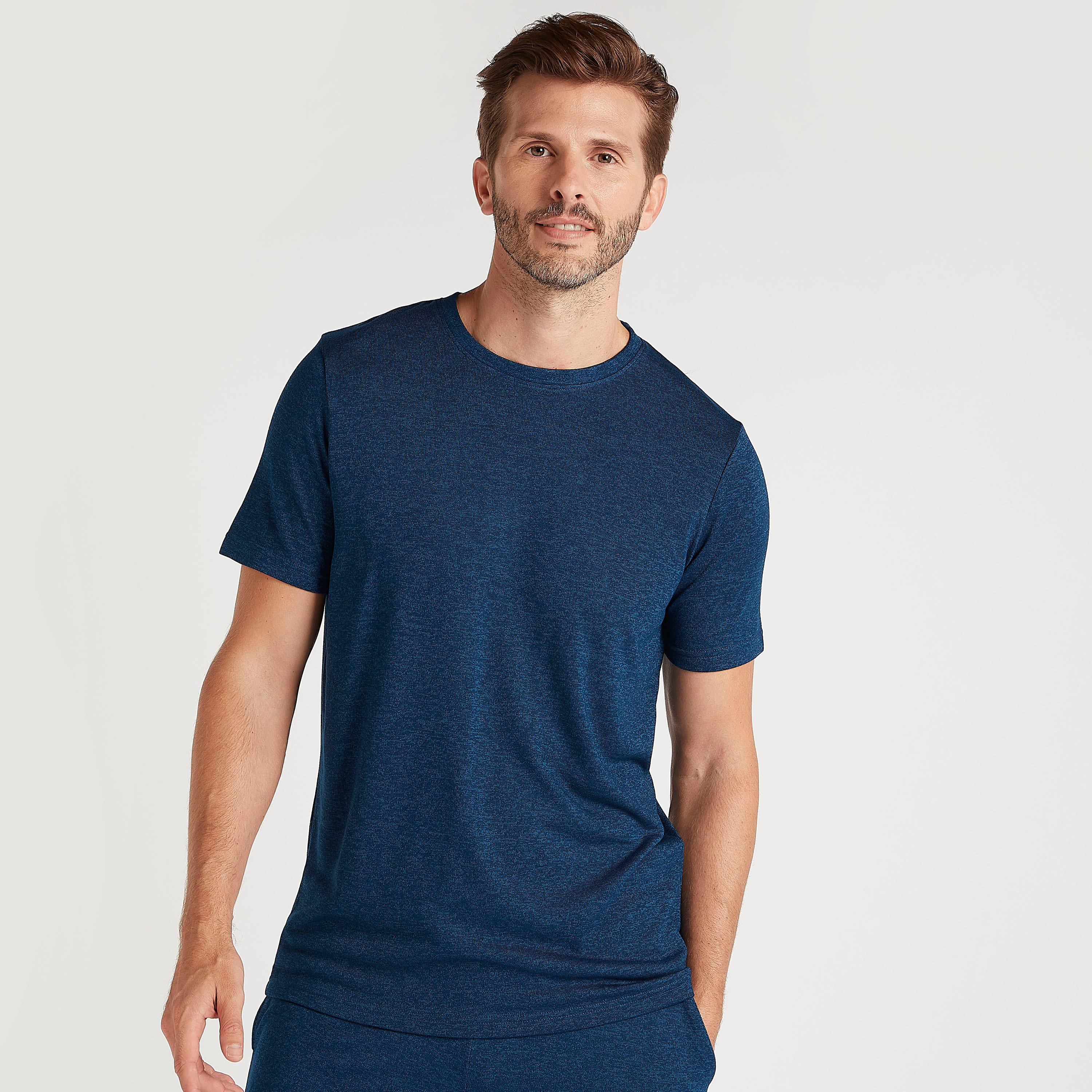 طقم من بنطلون بيجاما طويل وتيشيرت سادة بياقة ضيقة-men-clothing-nightwear-sets-image-5
