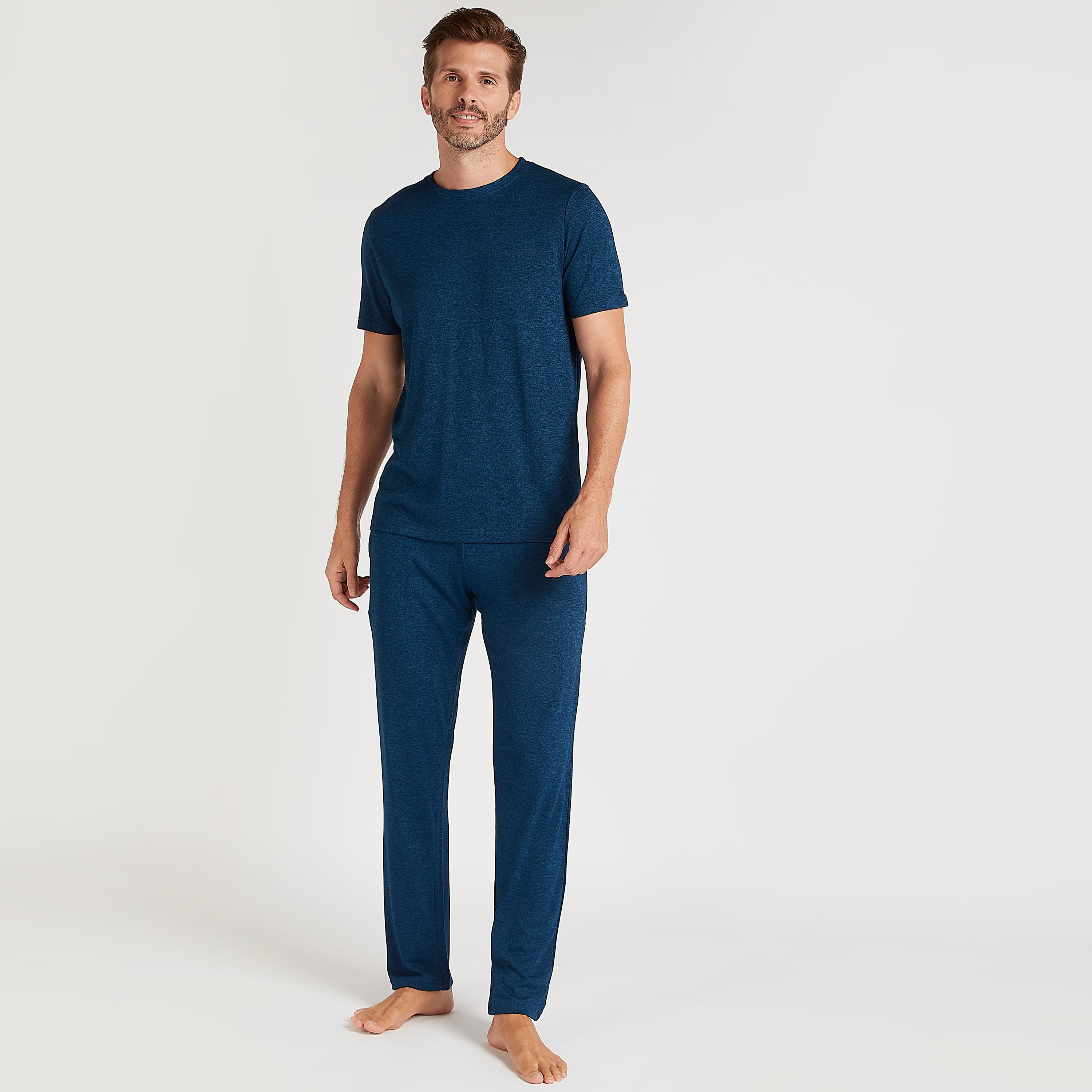 طقم من بنطلون بيجاما طويل وتيشيرت سادة بياقة ضيقة-men-clothing-nightwear-sets-image-4