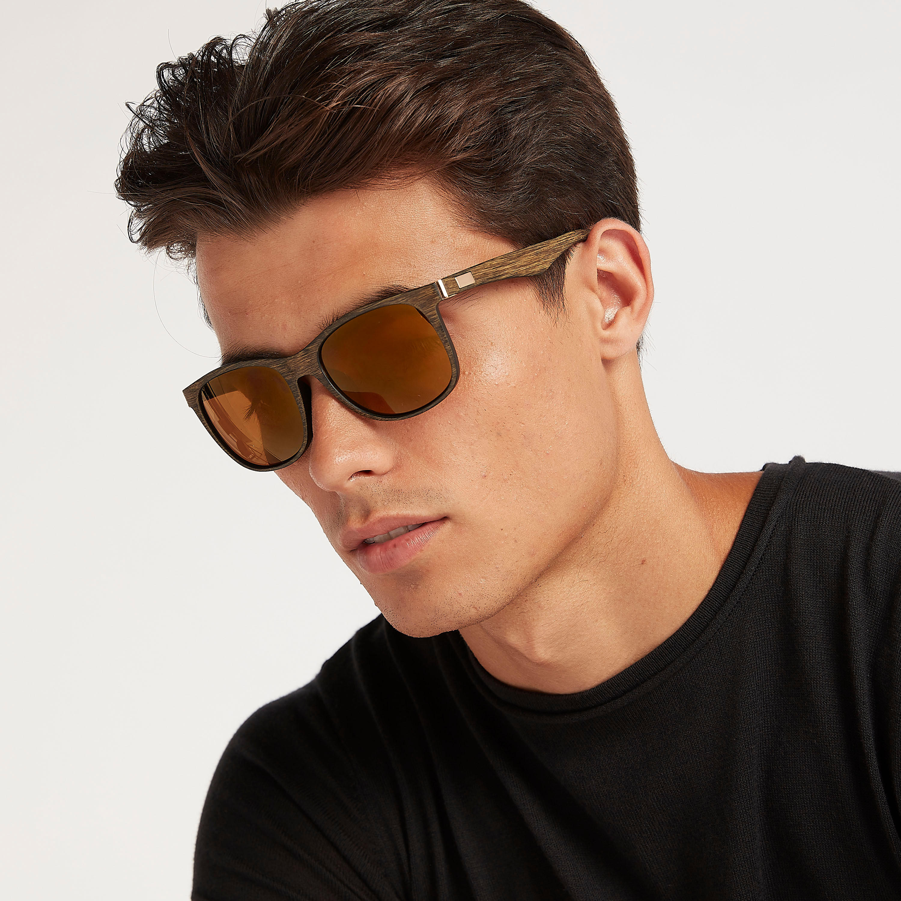 نظّارة شمسيّة واي فيرار بإطار كامل ووسادات أنف وطبعات-men-sunglasses-image-2
