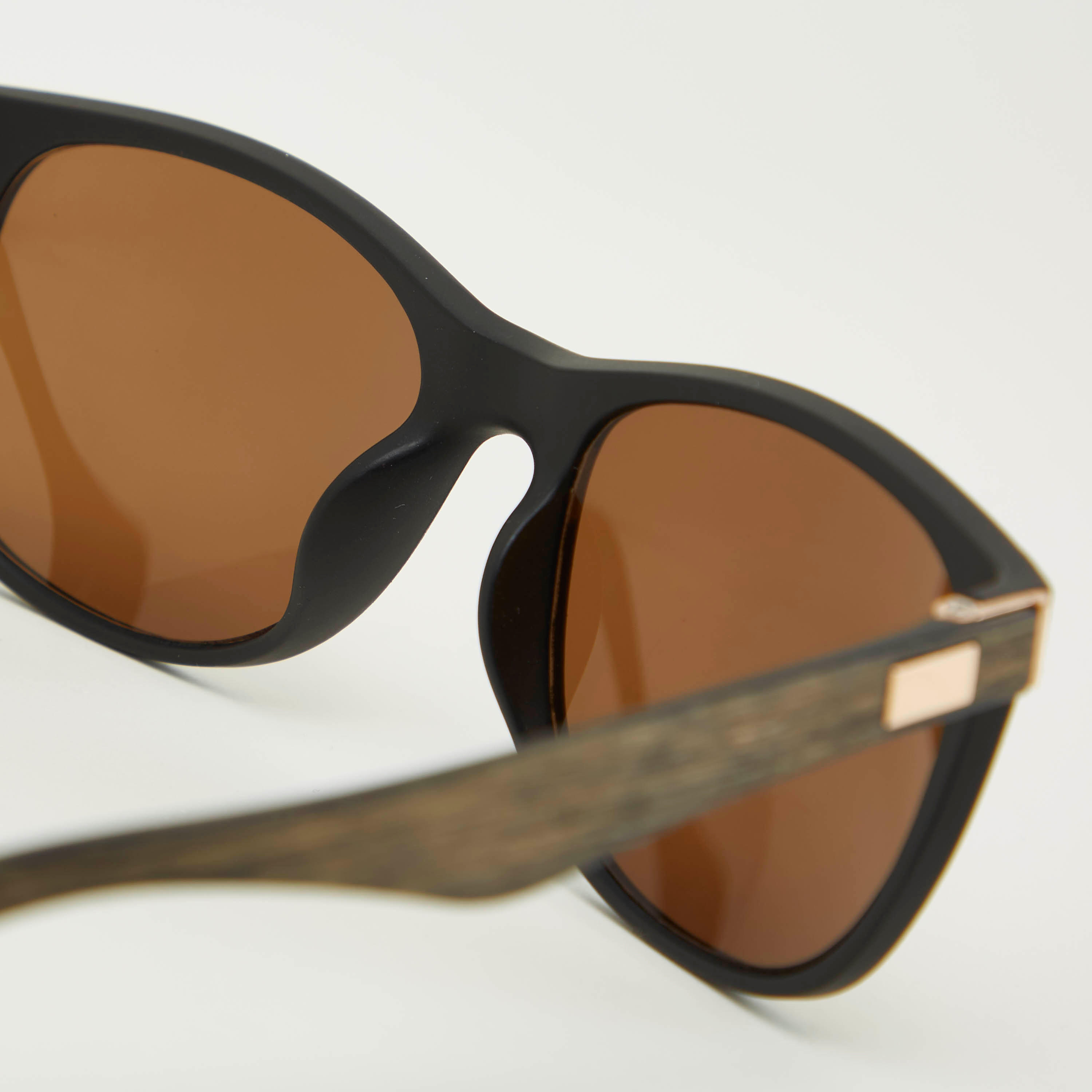 نظّارة شمسيّة واي فيرار بإطار كامل ووسادات أنف وطبعات-men-sunglasses-image-3