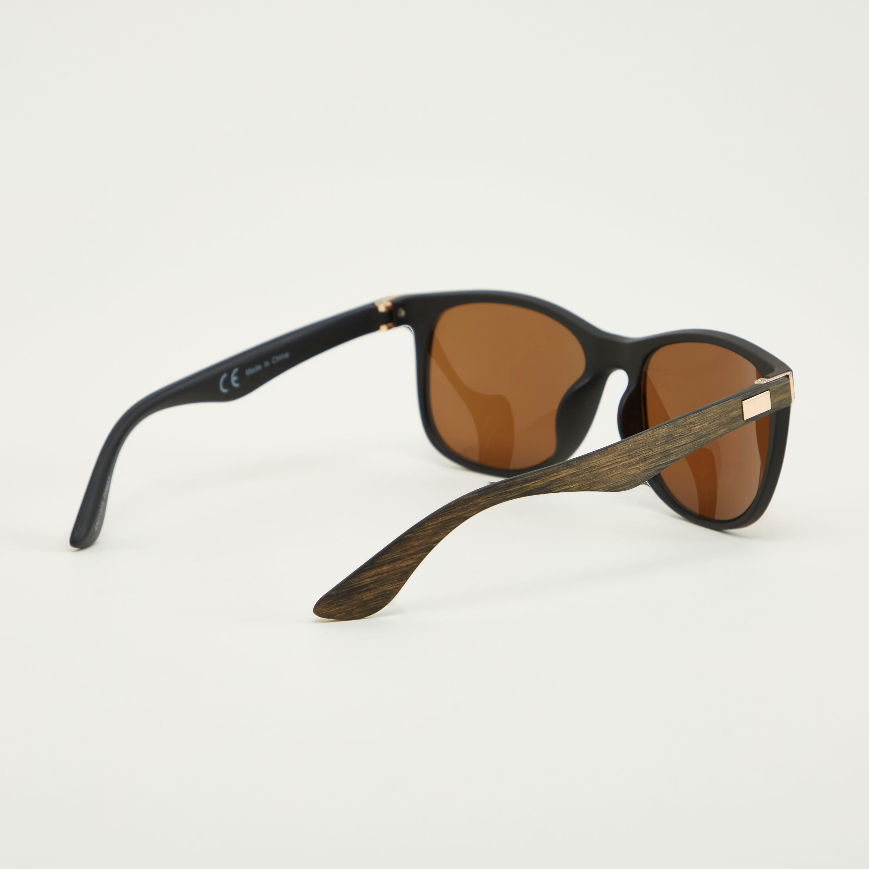 نظّارة شمسيّة واي فيرار بإطار كامل ووسادات أنف وطبعات-men-sunglasses-image-4