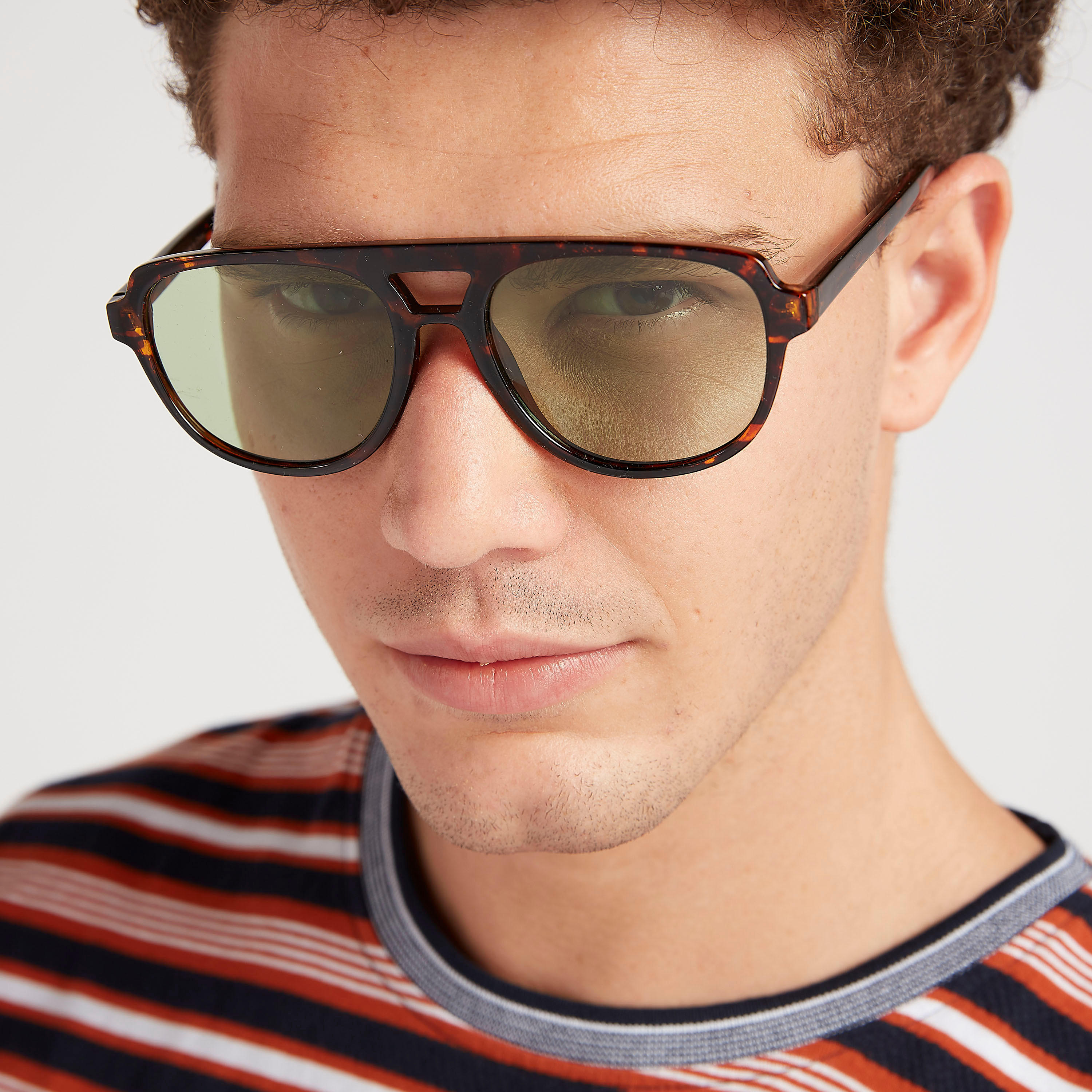 نظارة شمسية بإطار كامل ووسادات أنف وطبعات-men-sunglasses-image-2