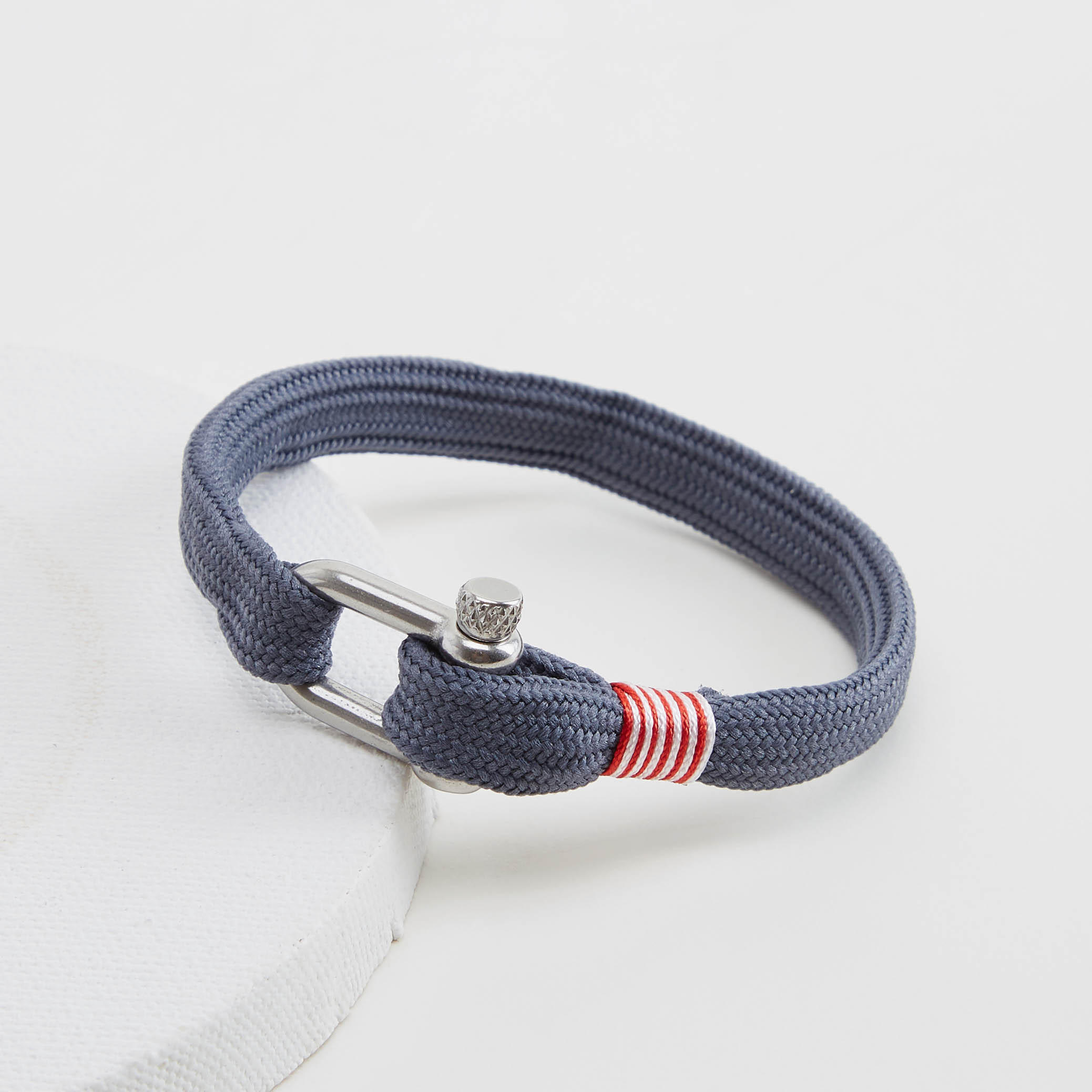 سوار سادة بزينة ميتاليك-men-watchesandjewellery-bracelets-image-1