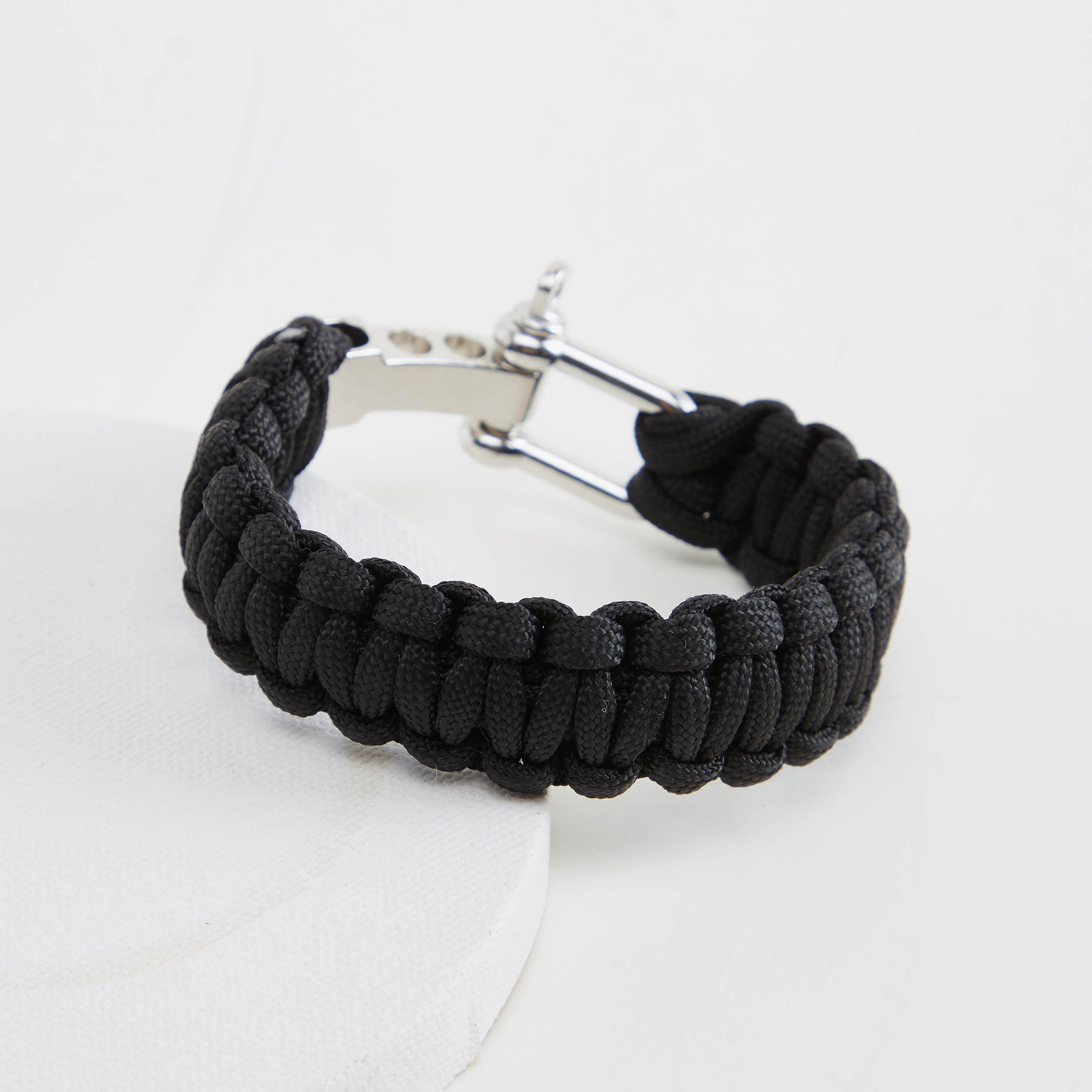 سوار مضفر بقفل إغلاق مفصلي-men-watchesandjewellery-bracelets-image-1