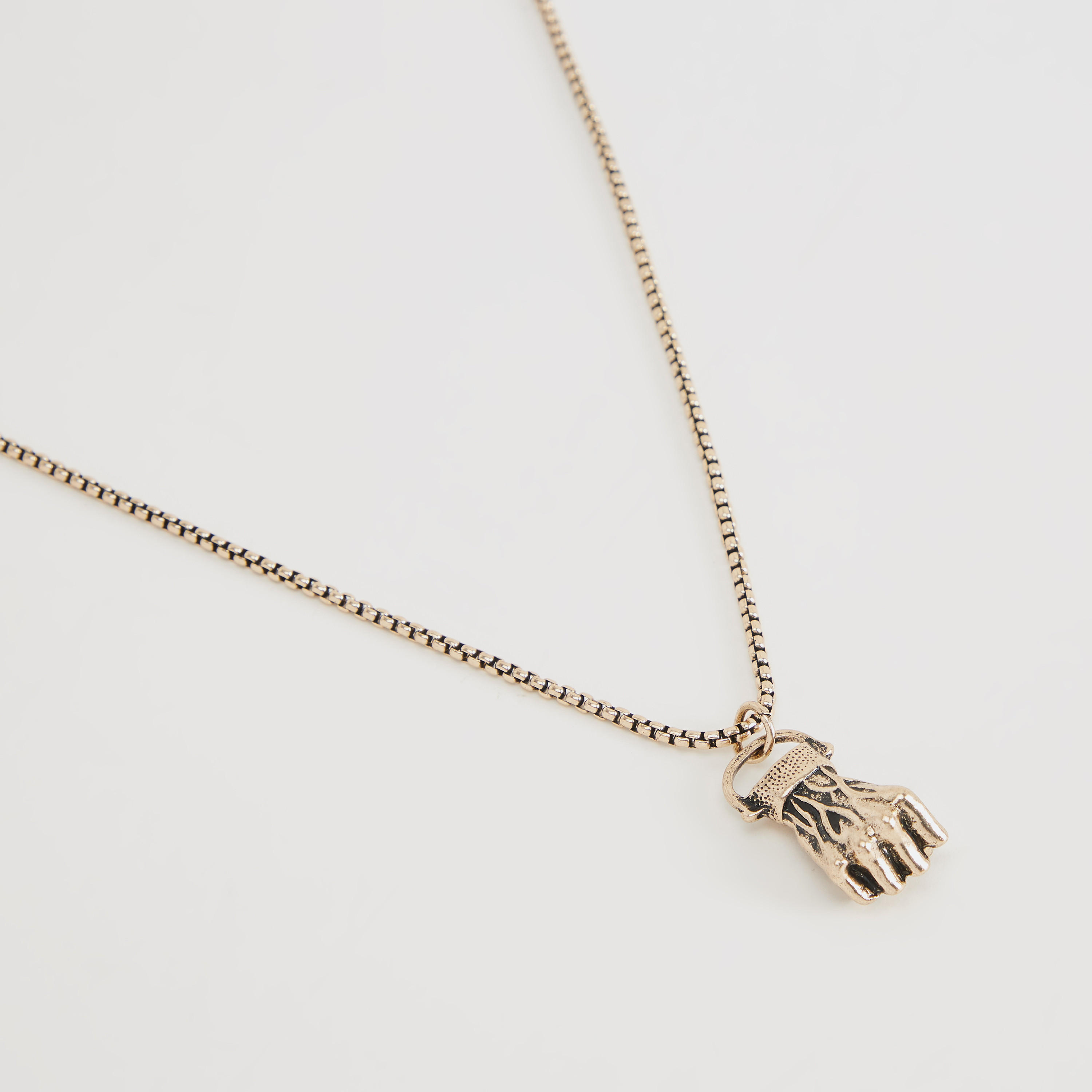 عقد بدلّاية فيست ميتاليك ومشبك إغلاق-men-watchesandjewellery-necklacesandpendants-image-1
