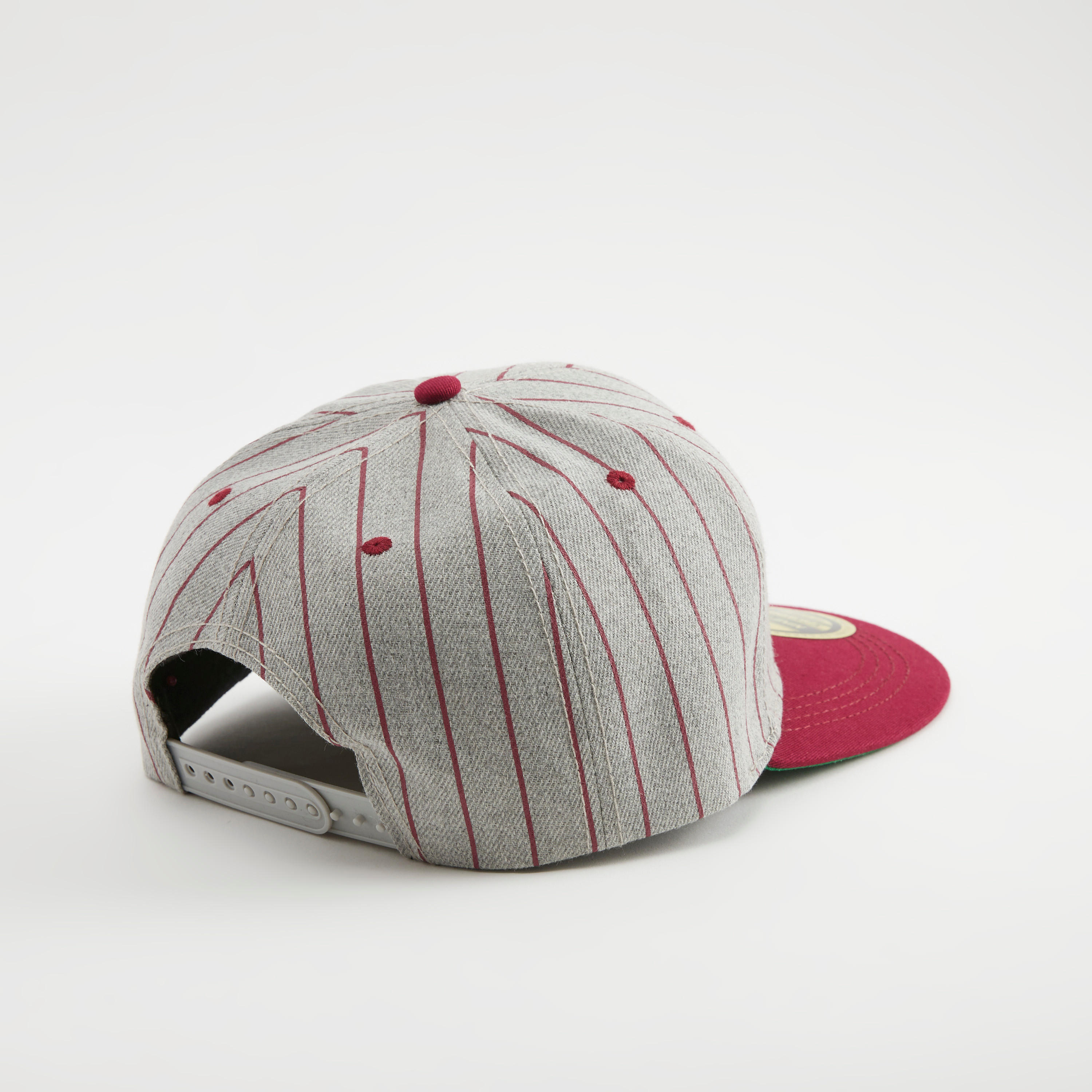 كاب بتفاصيل مزخرفة وزر إغلاق خلفي-men-caps-image-3