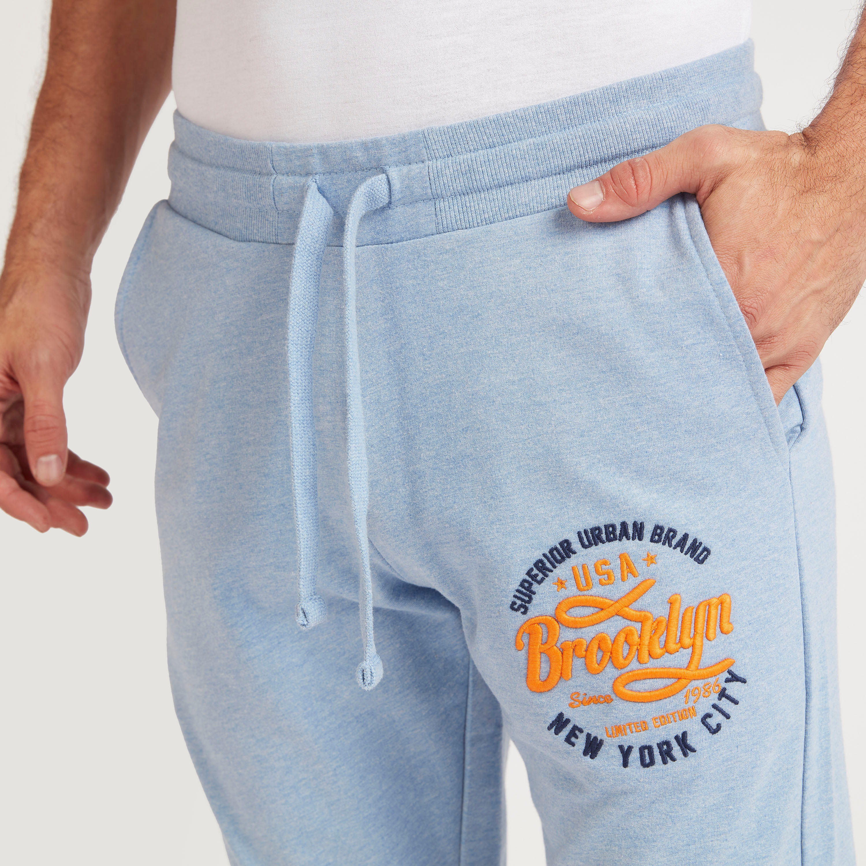 بنطلون بيجاما مطرّز طويل برباط إغلاق-men-clothing-nightwear-pyjamaandshorts-image-2