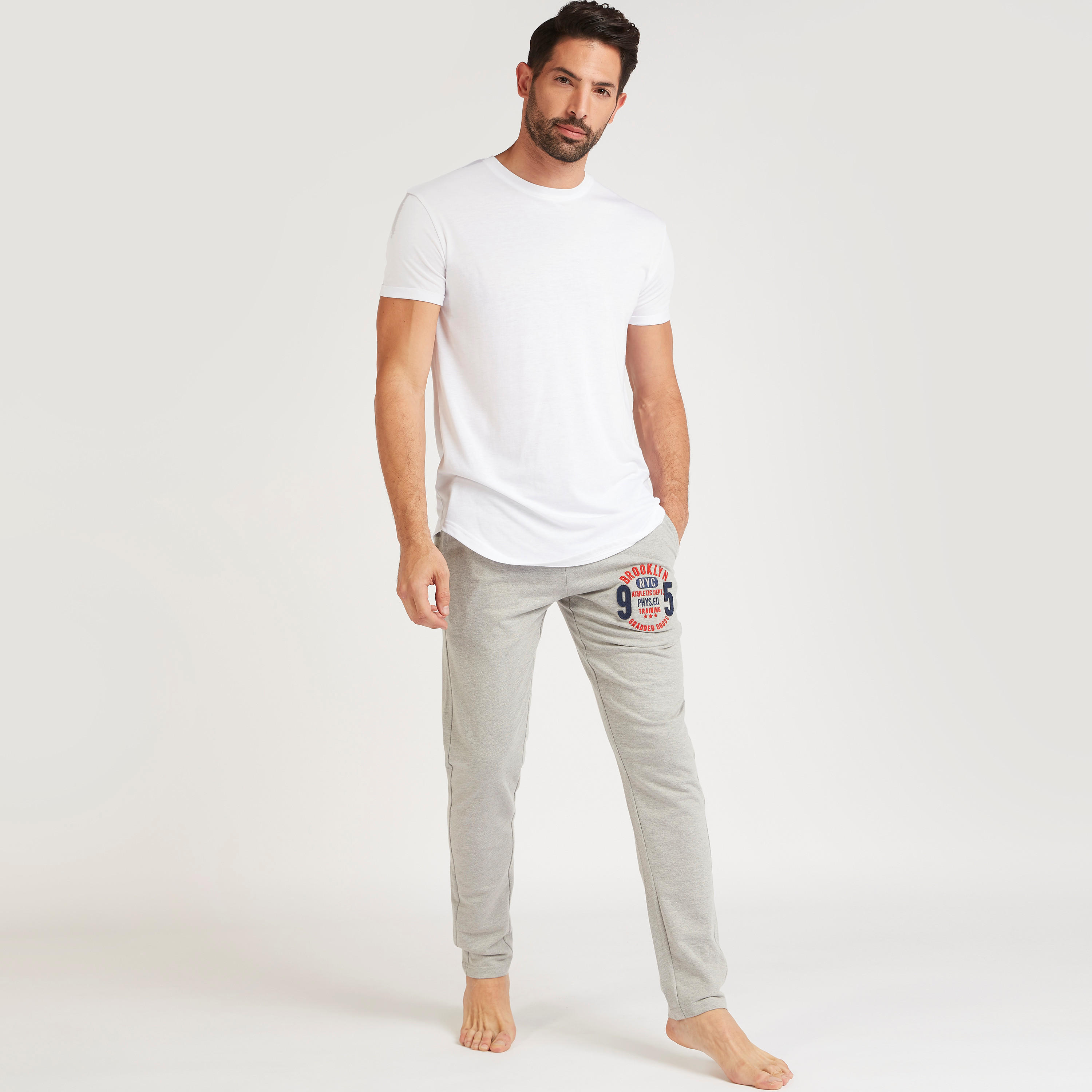 بنطلون بيجاما مطرز طويل برباط إغلاق وجيوب-men-clothing-nightwear-pyjamaandshorts-image-3
