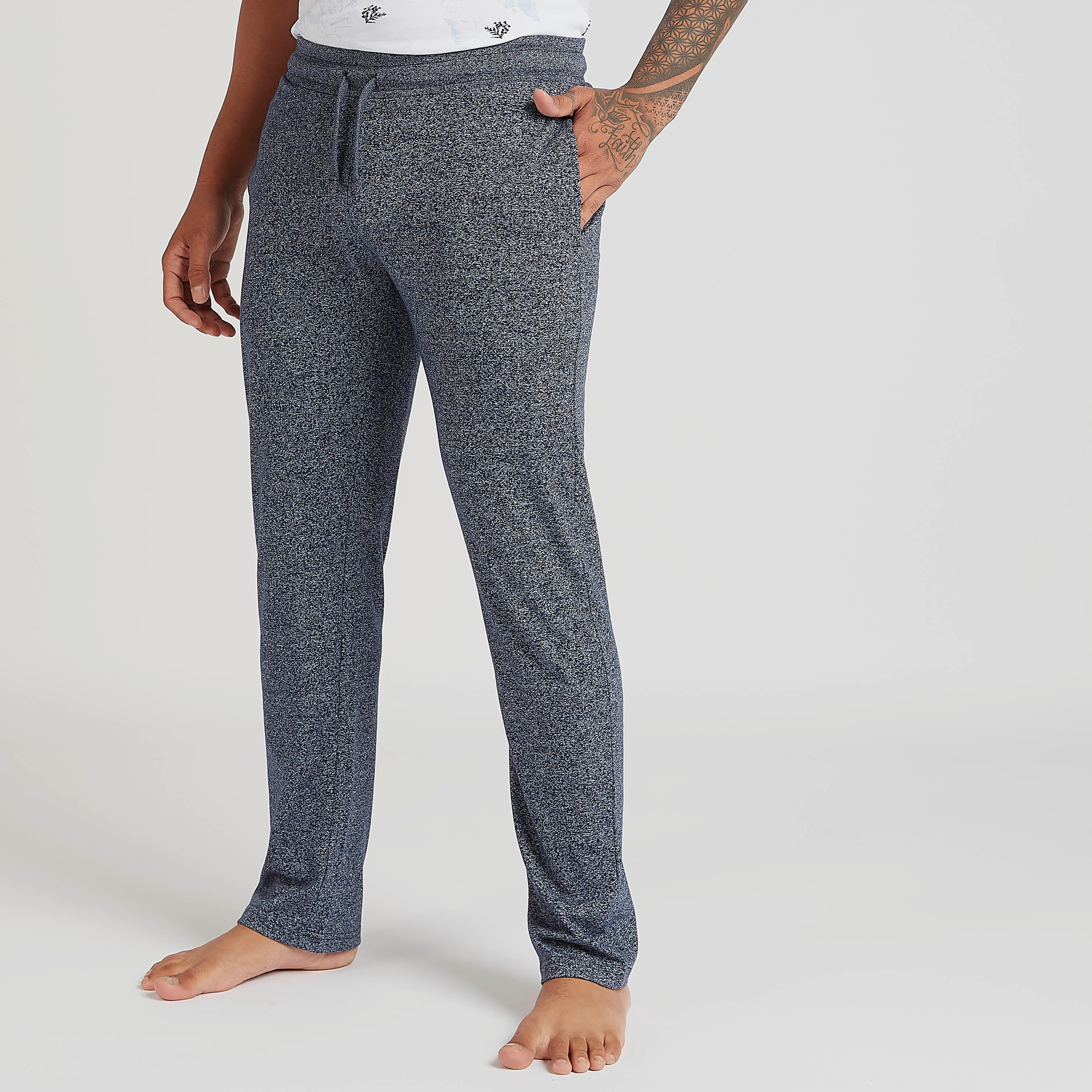 طقم من بنطلون بيجاما طويل وتيشيرت بطبعات-men-clothing-nightwear-sets-image-1