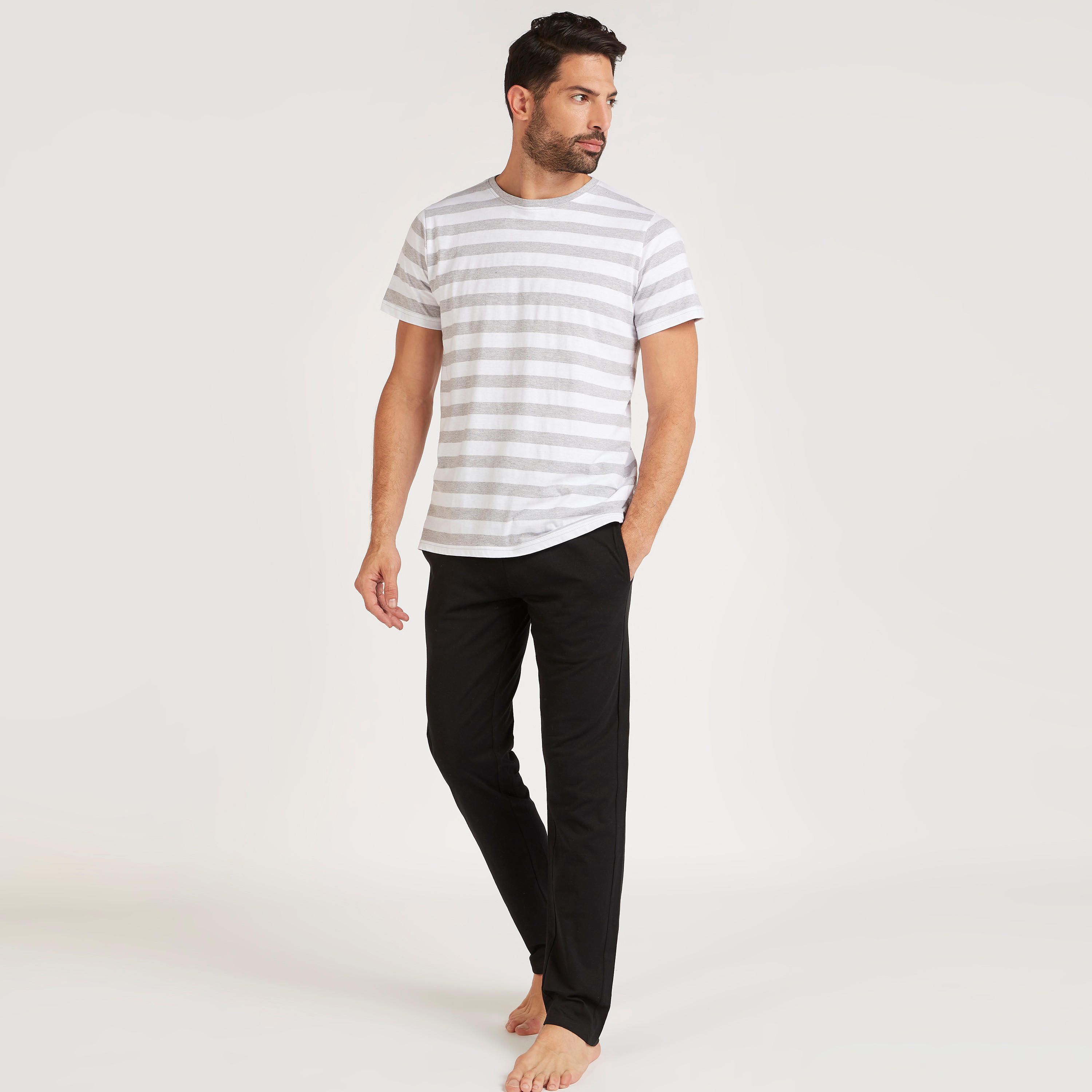 طقم بنطلون بيجاما طويل وتيشيرت مخطّط بياقة ضيقة-men-clothing-nightwear-sets-image-1