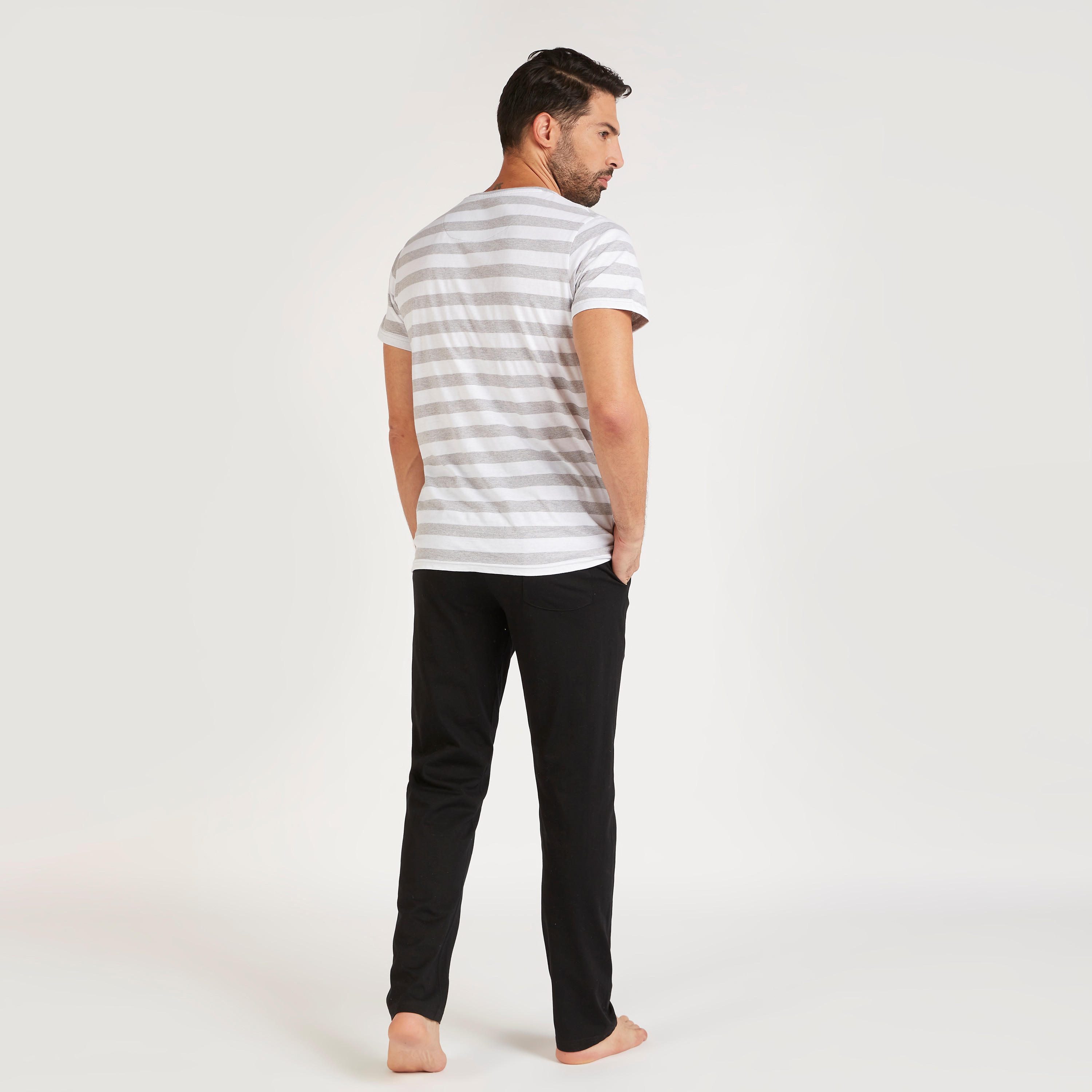 طقم بنطلون بيجاما طويل وتيشيرت مخطّط بياقة ضيقة-men-clothing-nightwear-sets-image-4