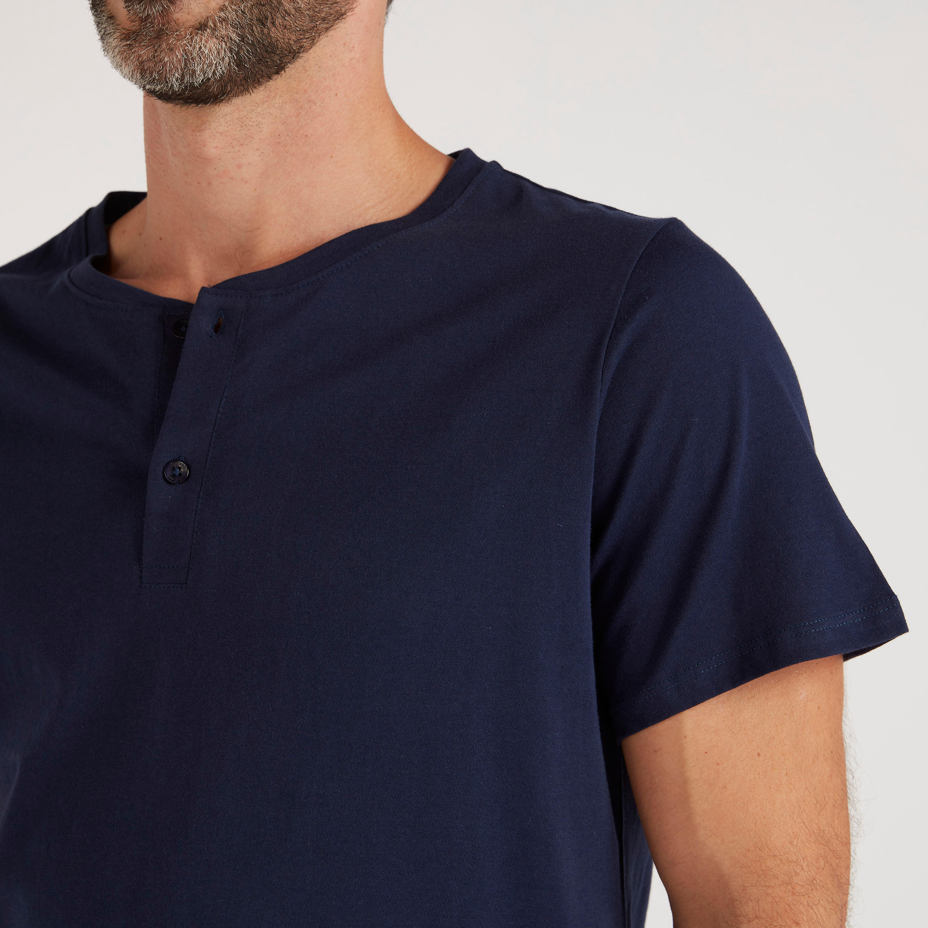 طقم بنطلون بيجاما وتيشيرت سادة بياقة هينلي-men-clothing-nightwear-sets-image-4