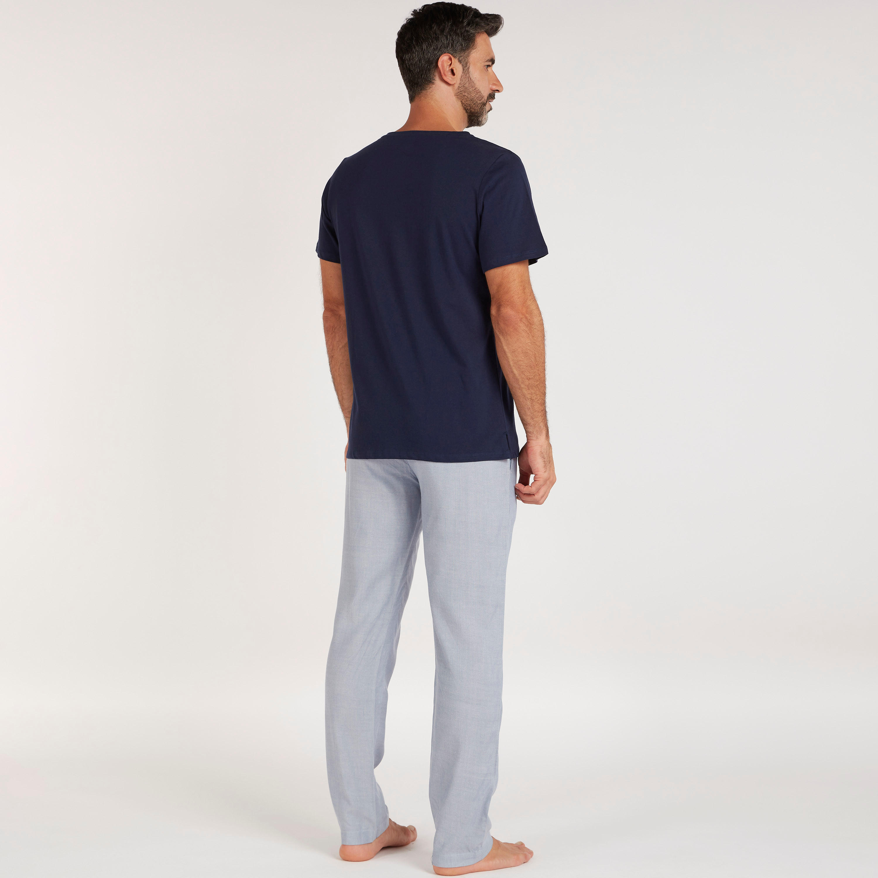 طقم بنطلون بيجاما وتيشيرت سادة بياقة هينلي-men-clothing-nightwear-sets-image-5