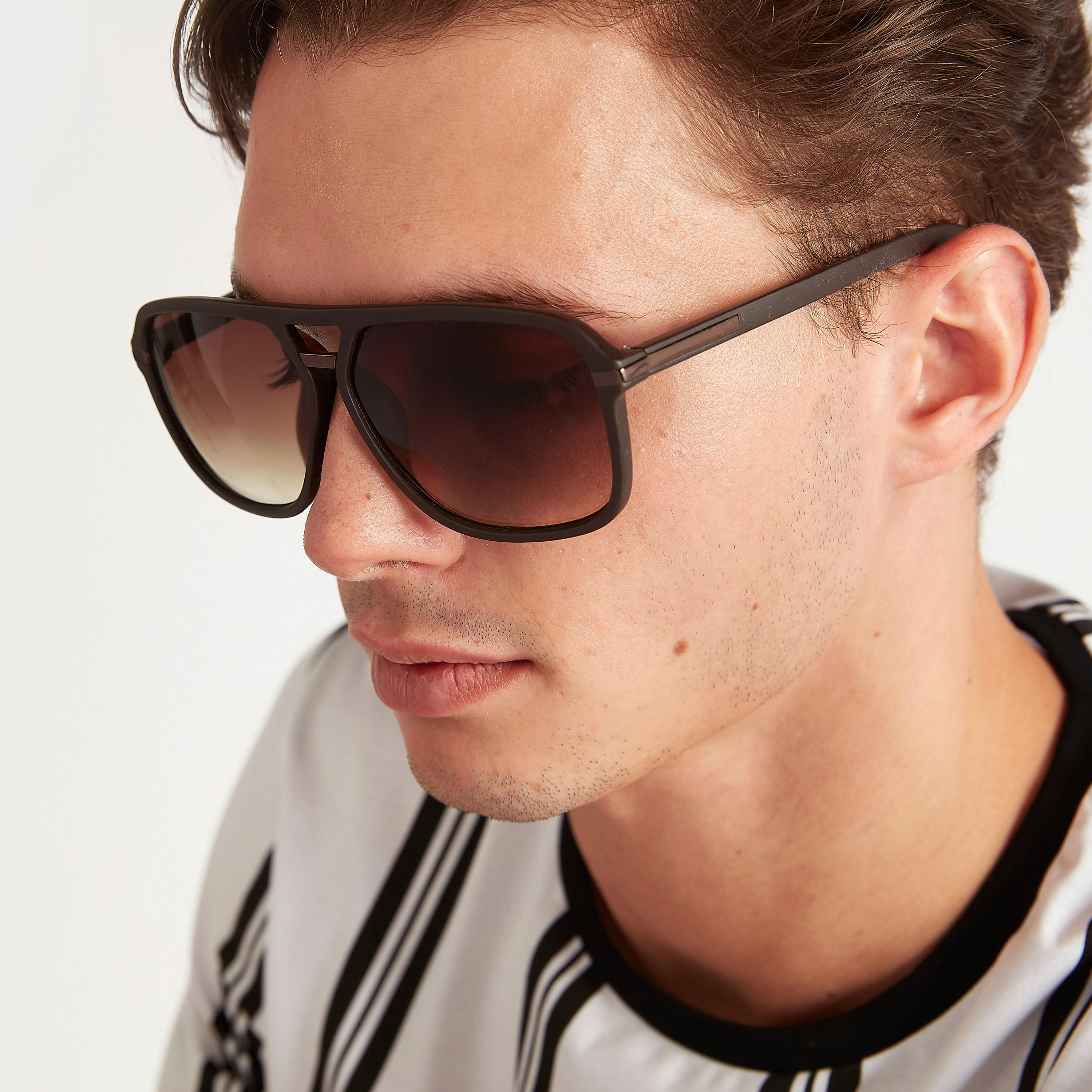 نظّارة شمسية بلاستيك بإطار كامل ووسادات أنف-men-sunglasses-image-2