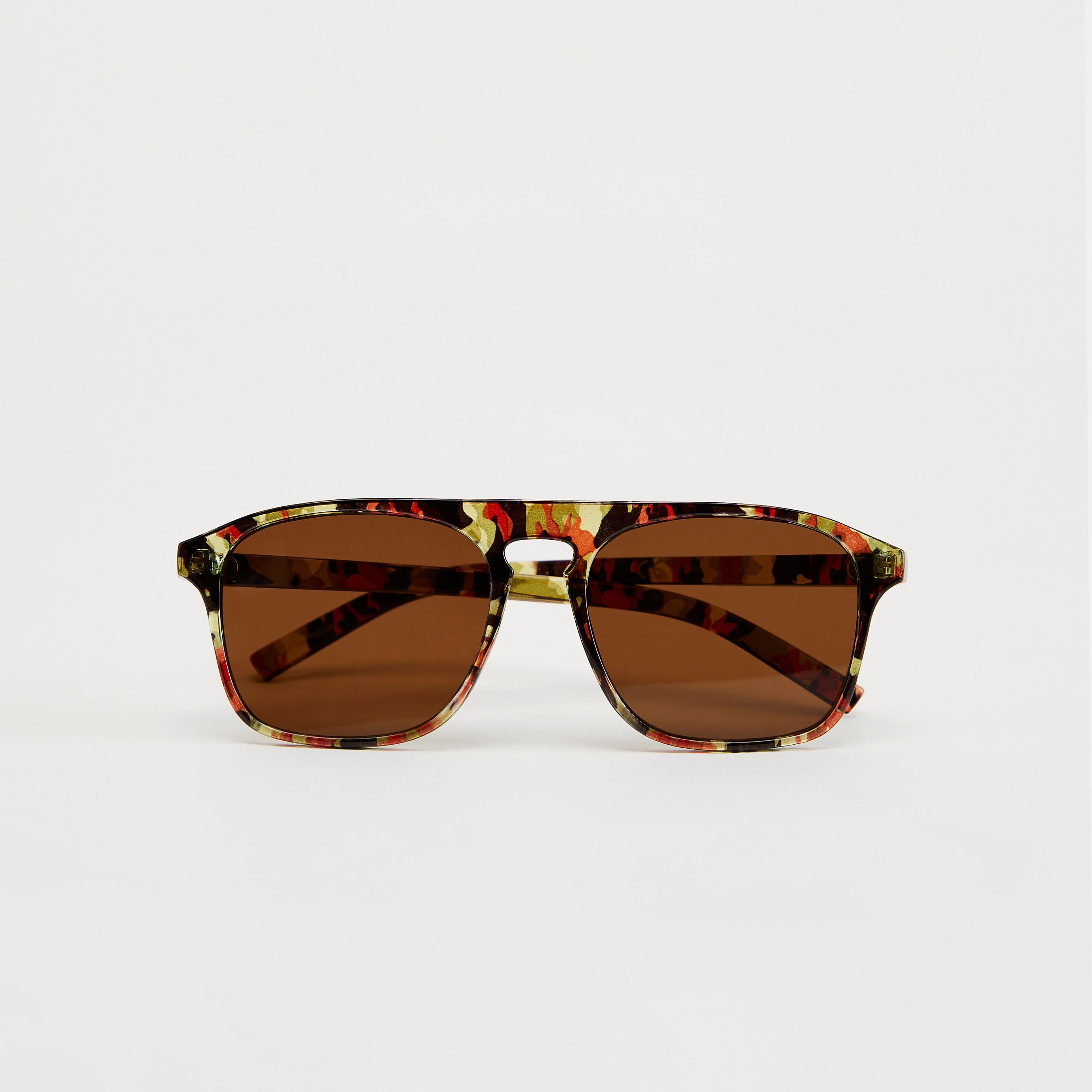 نظّارة شمسيّة واي فيرار بإطار كامل ووسادات أنف وطبعات-men-sunglasses-image-1